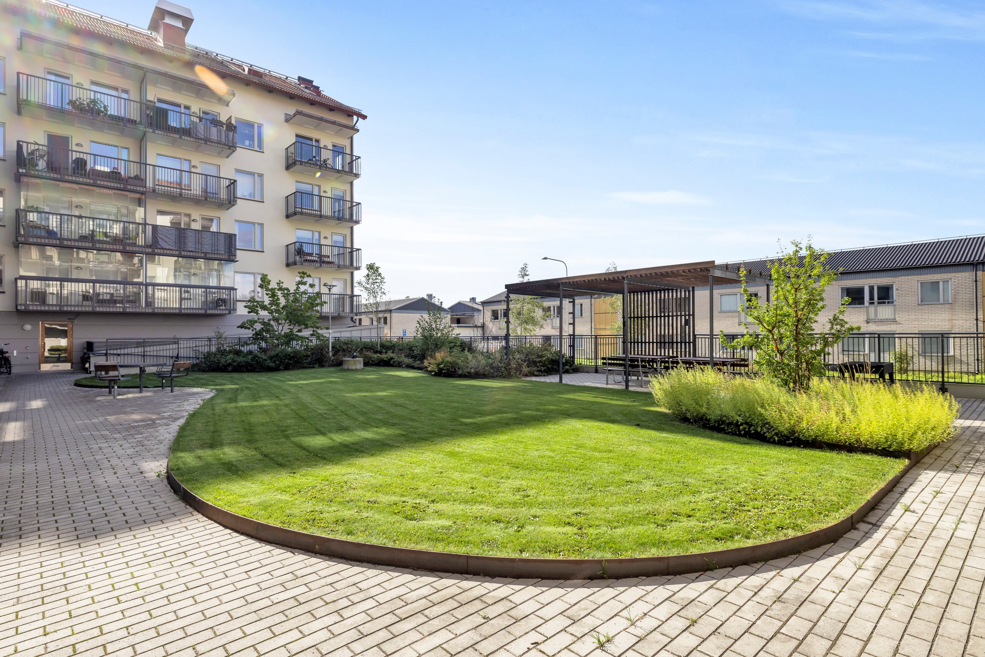 Bostadsbild från Råbyvägen 86, Till salu i Kapellgärdet, Uppsala
