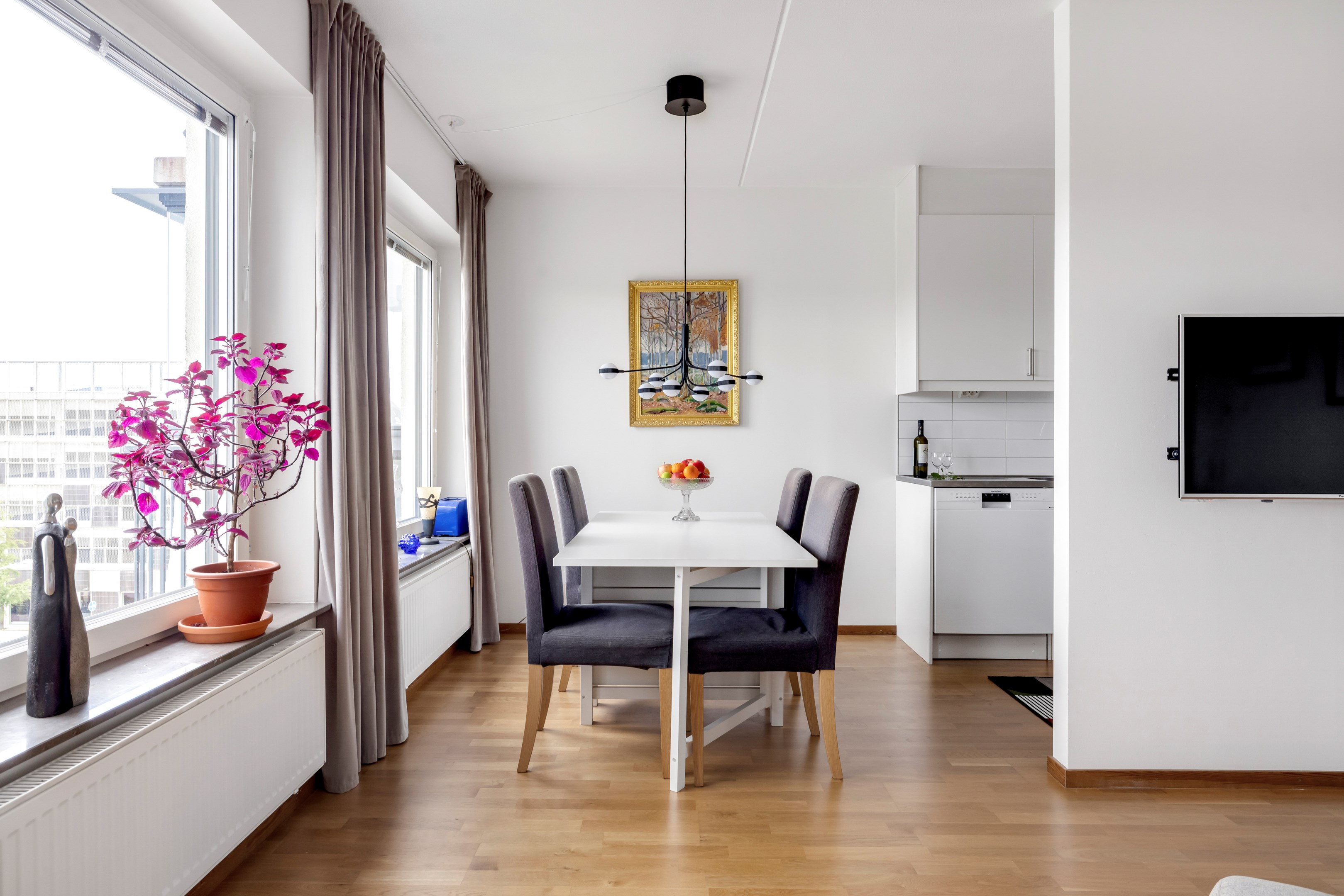 Bostadsbild från Råbyvägen 86, Till salu i Kapellgärdet, Uppsala