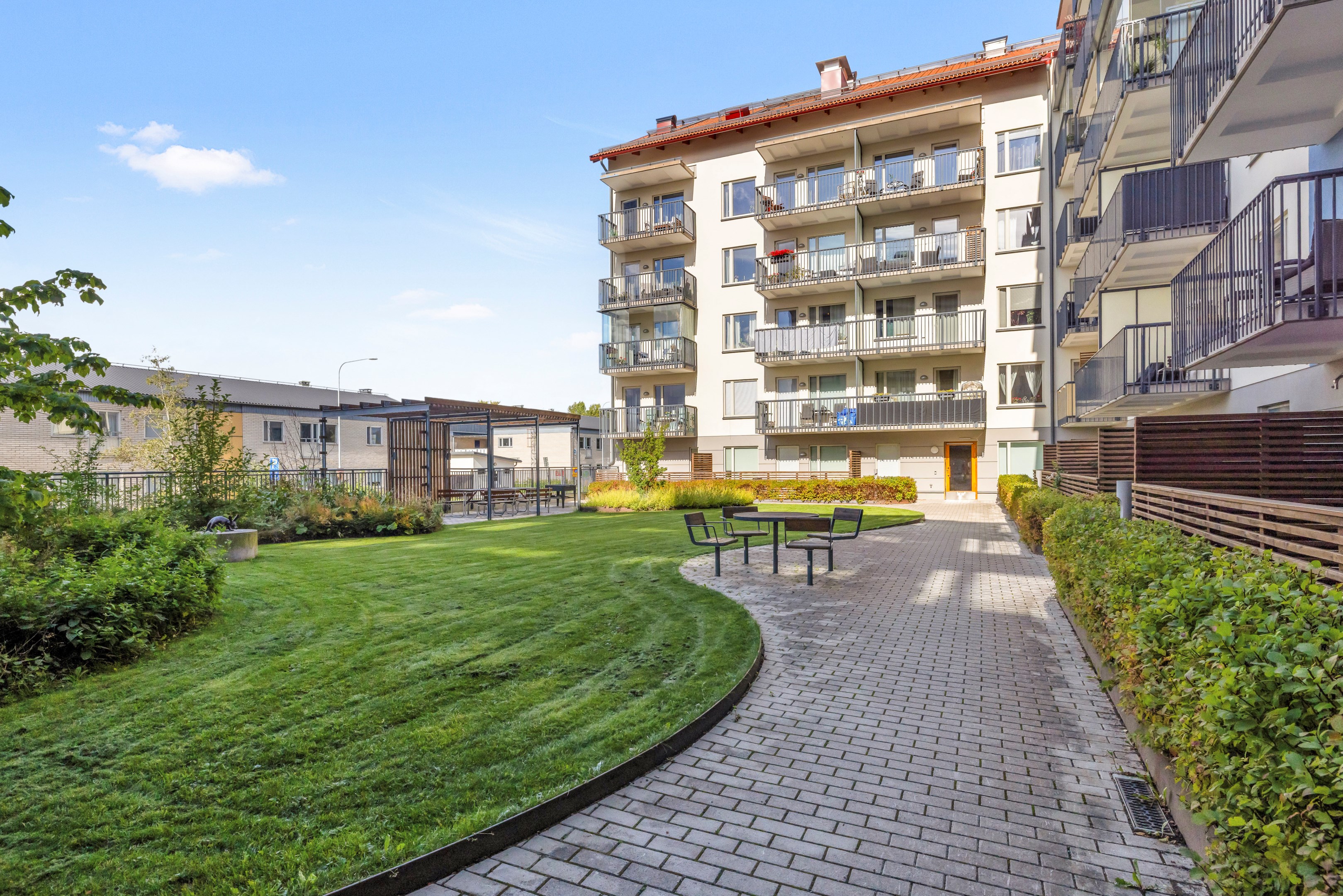 Bostadsbild från Råbyvägen 86, Till salu i Kapellgärdet, Uppsala