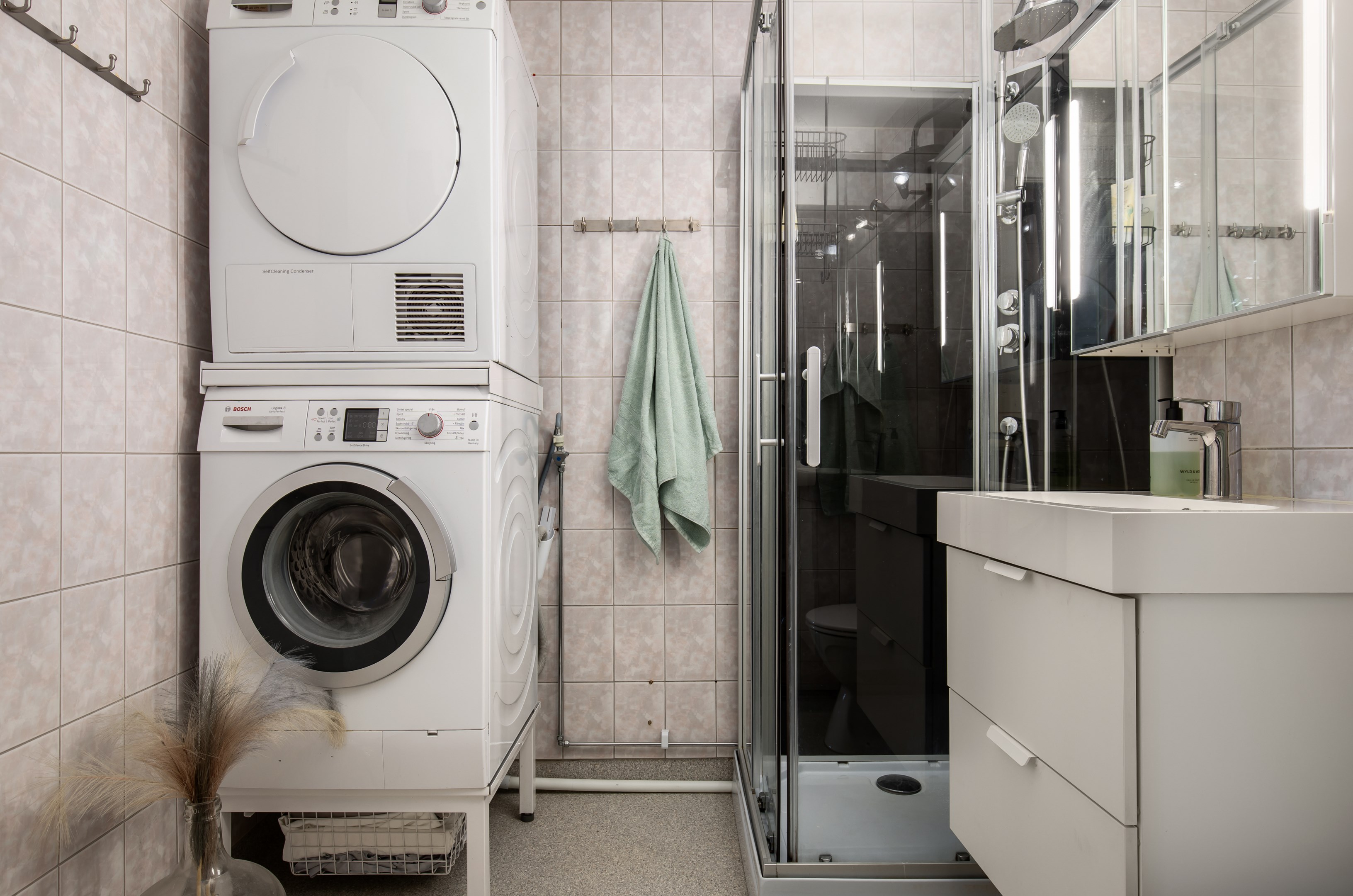 Bostadsbild från Ormingeringen 24A, Till salu i Västra Orminge, Nacka