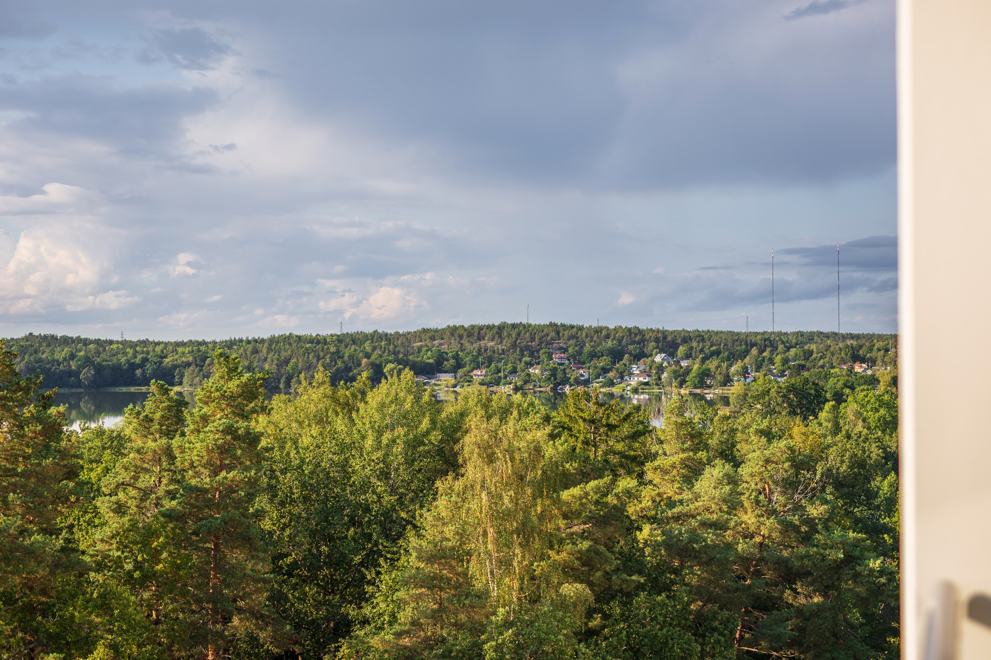 Utsikt över Ältasjön i riktning mot Nackamasterna i nordväst