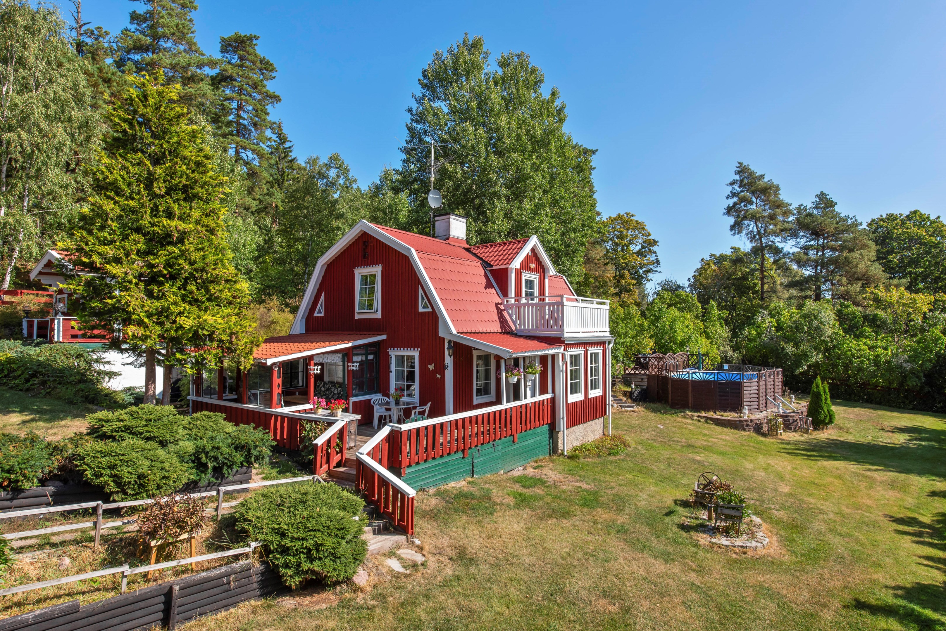 Huset från infarten