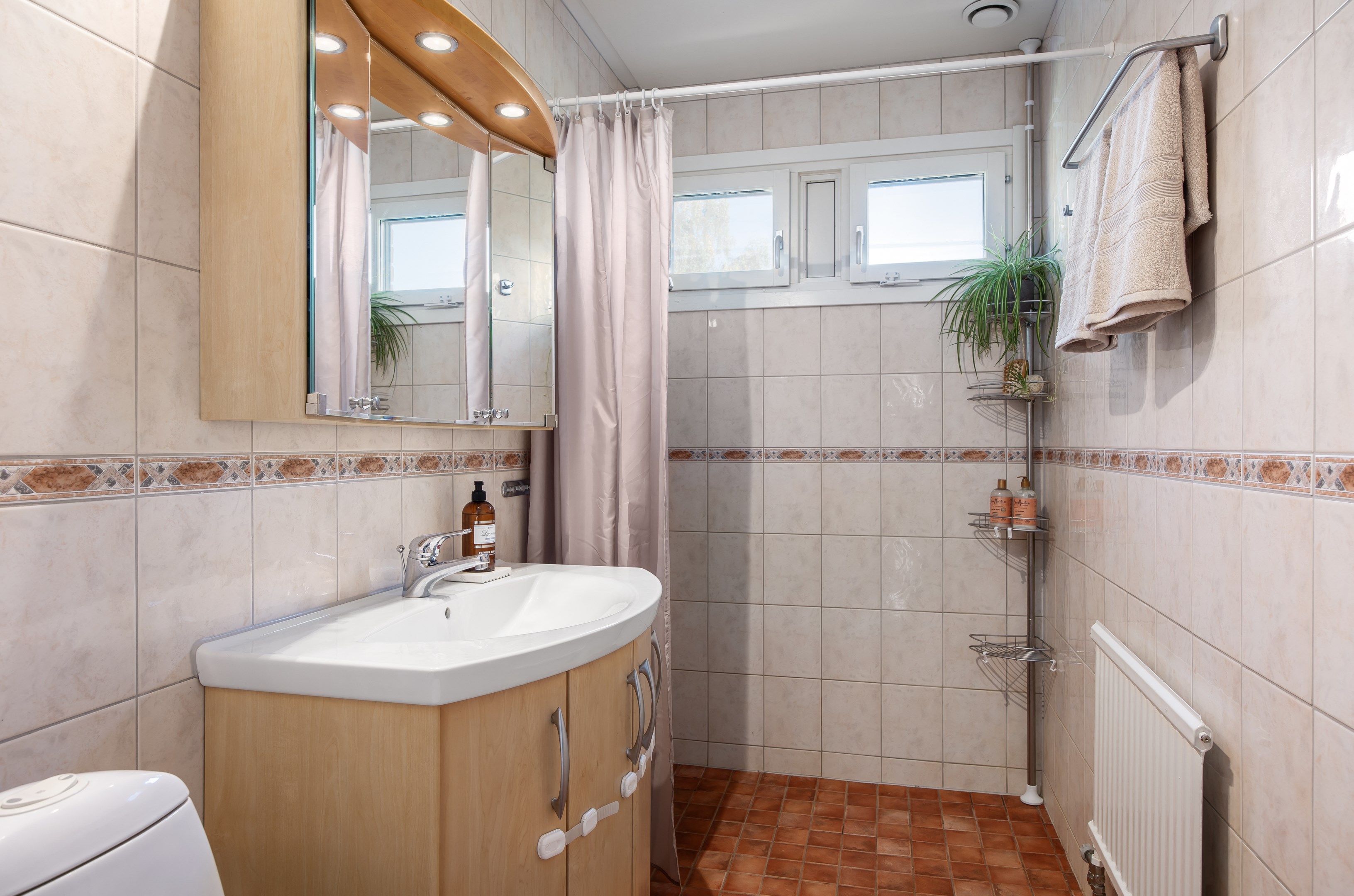Bostadsbild från Vinterbrinksvägen 51, 2tr, Till salu i Igelbodaplatån - Saltsjöbaden, Nacka