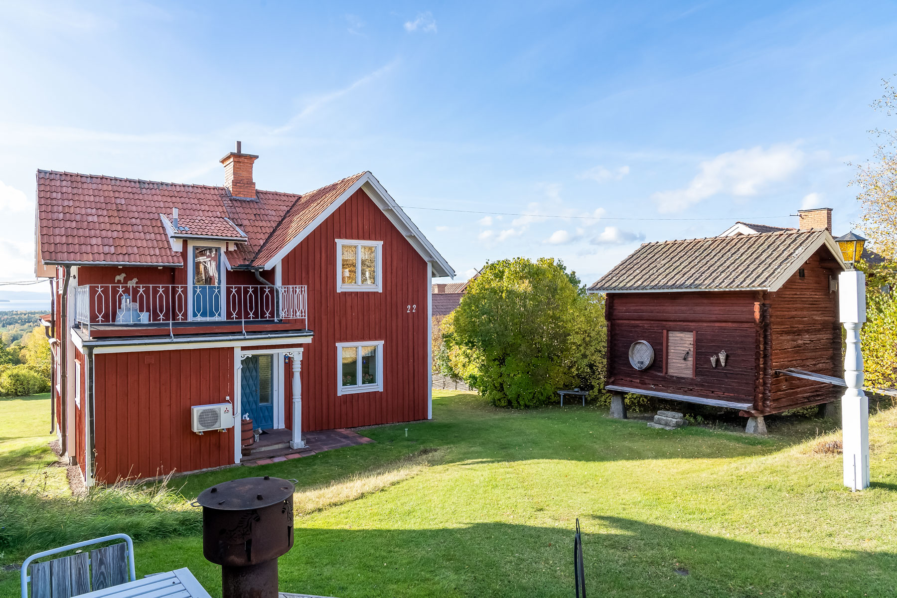 Bostadshus samt härbre