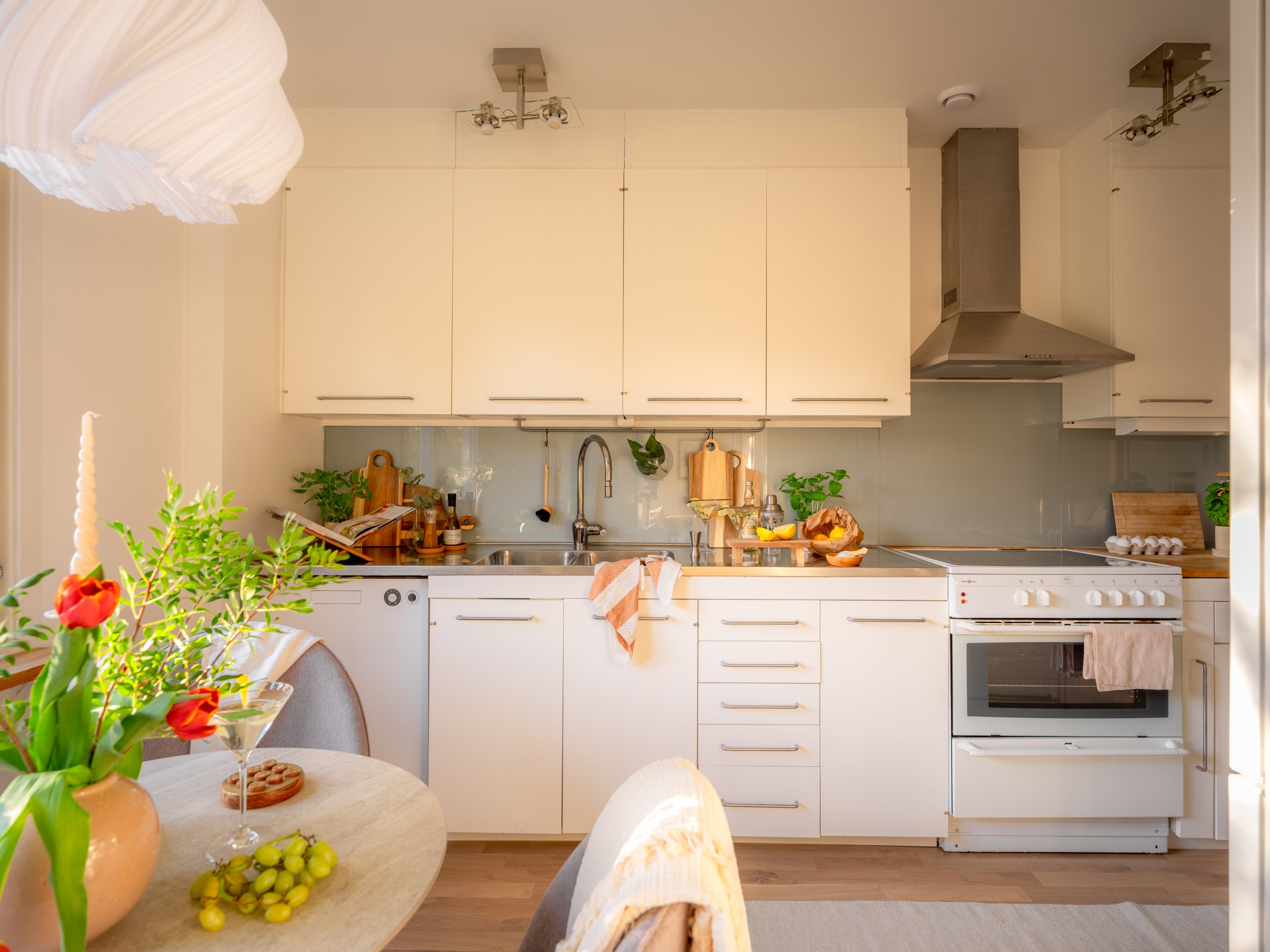 Bostadsbild från Rävsnäsvägen 56, Till salu i Örby, Stockholm