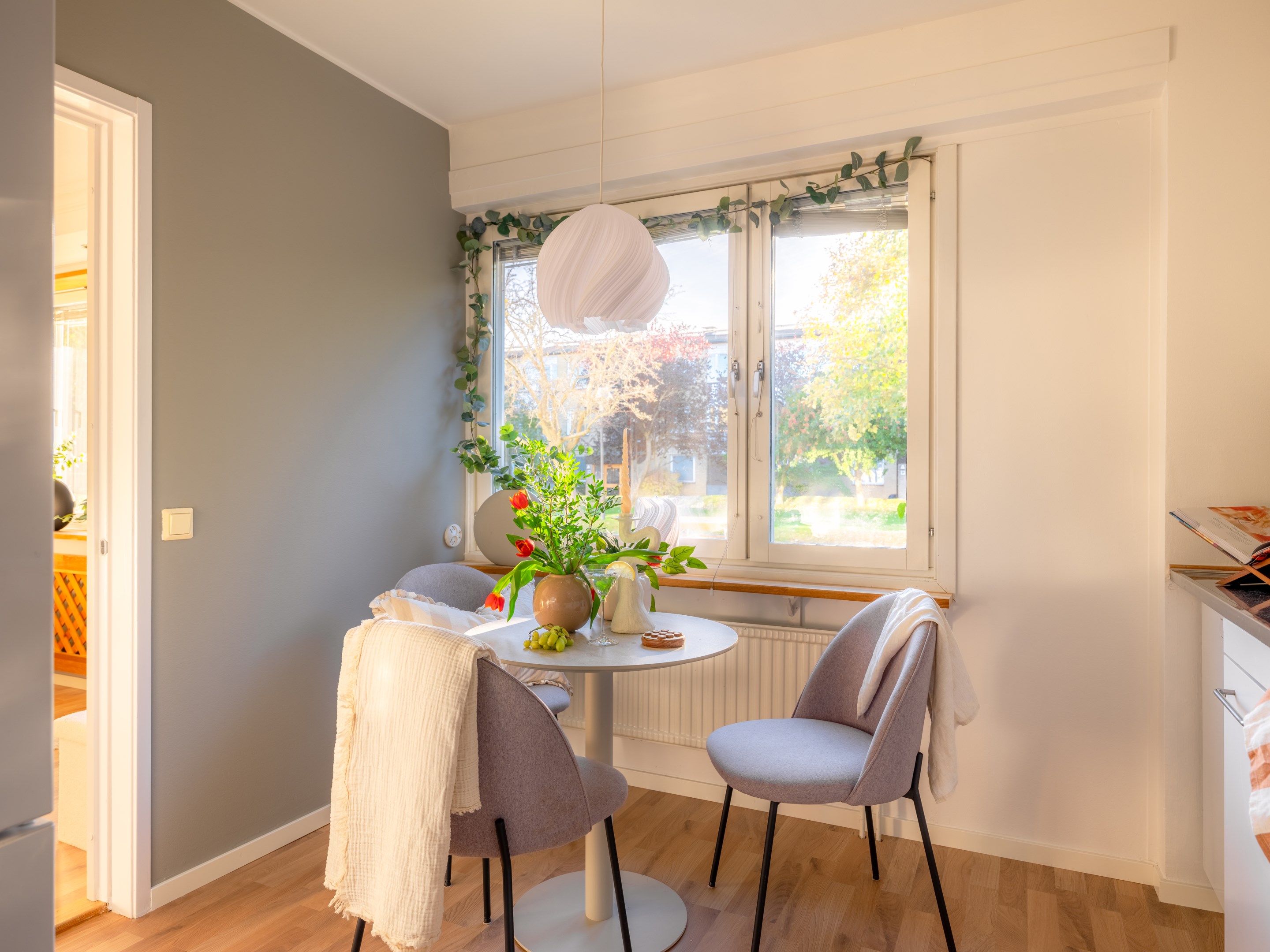 Bostadsbild från Rävsnäsvägen 56, Till salu i Örby, Stockholm