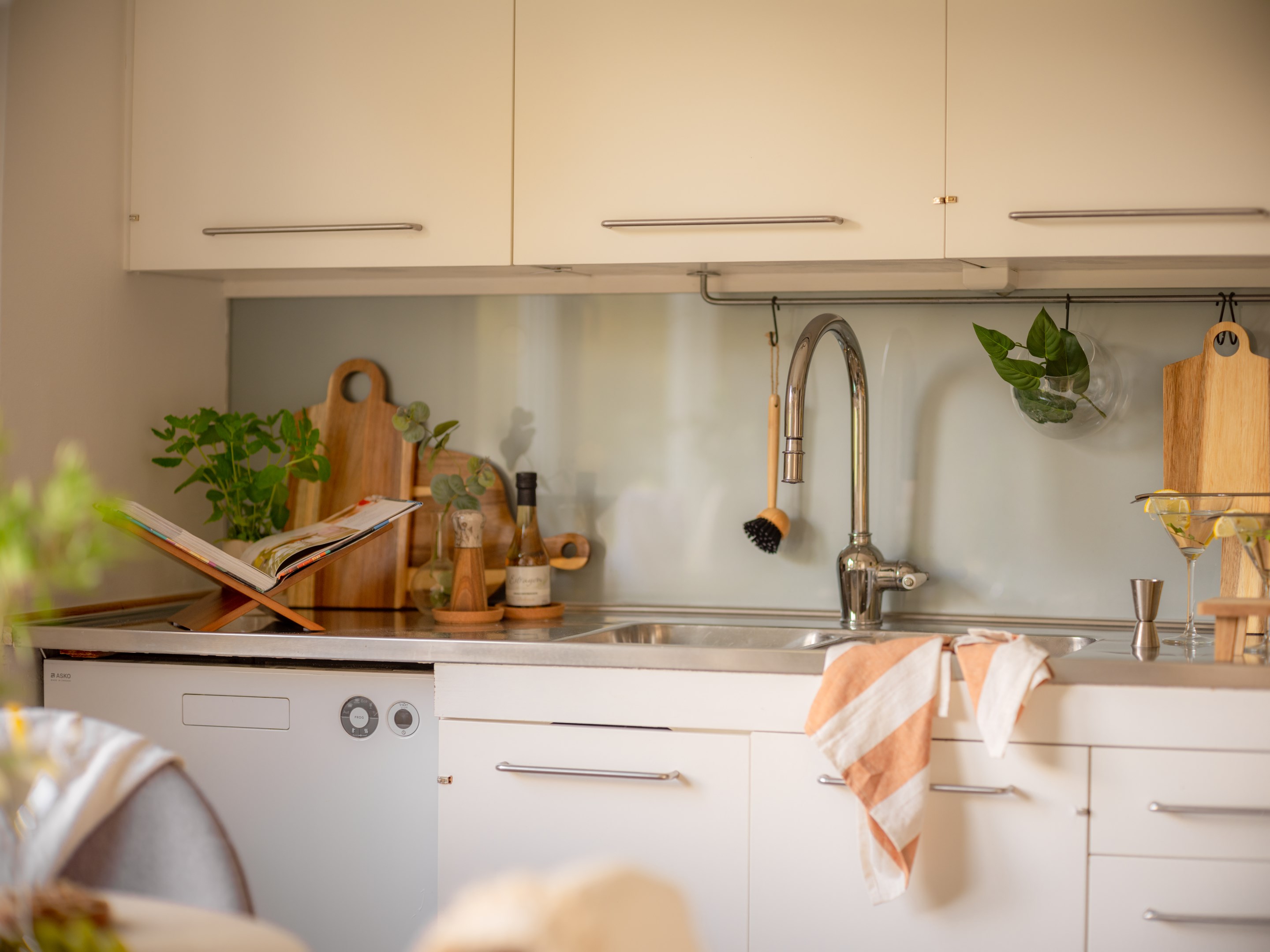 Bostadsbild från Rävsnäsvägen 56, Till salu i Örby, Stockholm