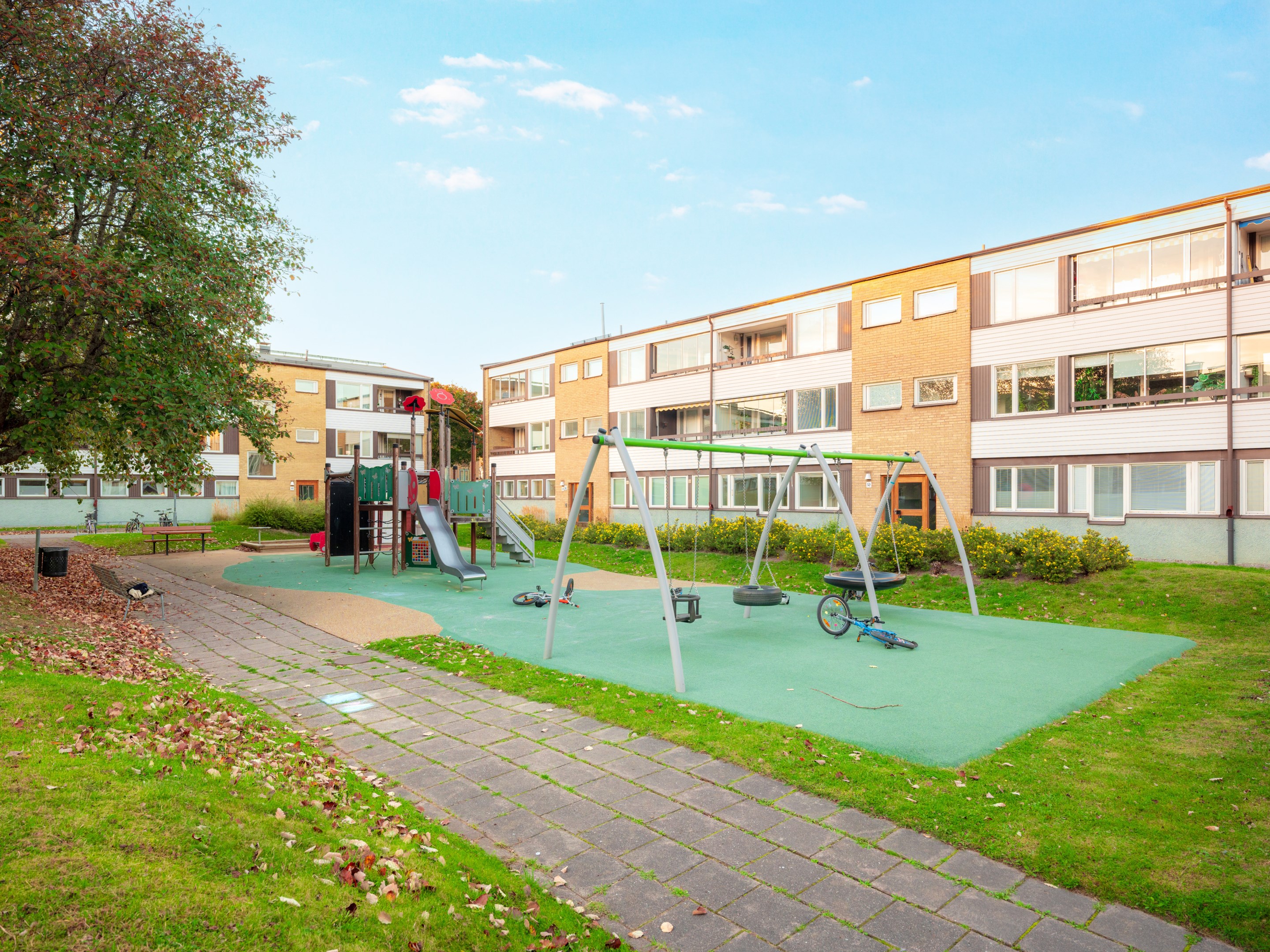 Bostadsbild från Rävsnäsvägen 56, Till salu i Örby, Stockholm