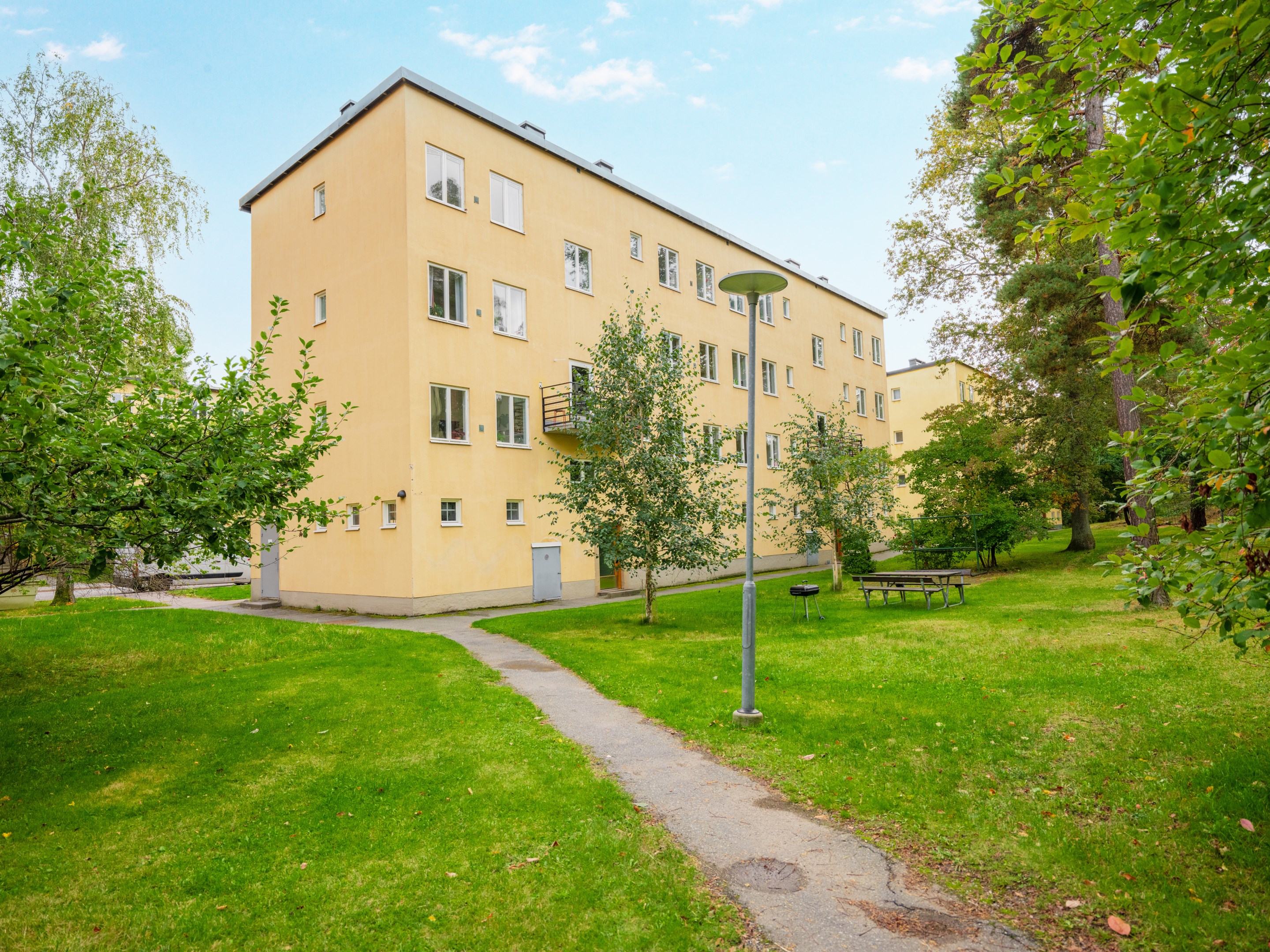 Bostadsbild från Cedergrensvägen 38, Till salu i Midsommarkransen, Stockholm