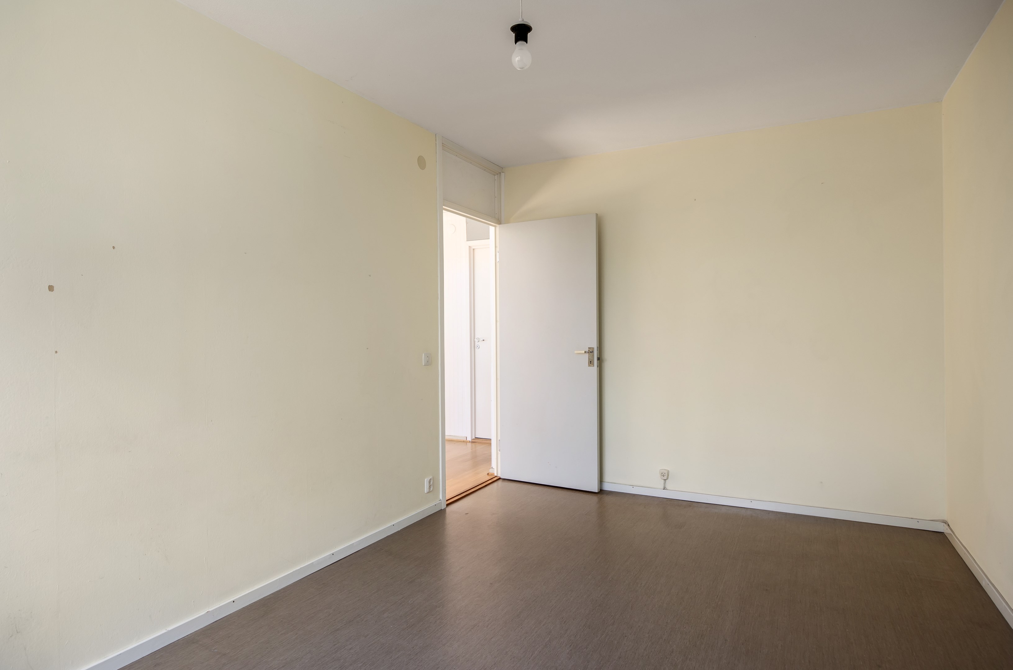 Bostadsbild från Ljuskärrsvägen 7, 2tr, Till salu i Ljuskärrsberget - Saltsjöbaden, Nacka