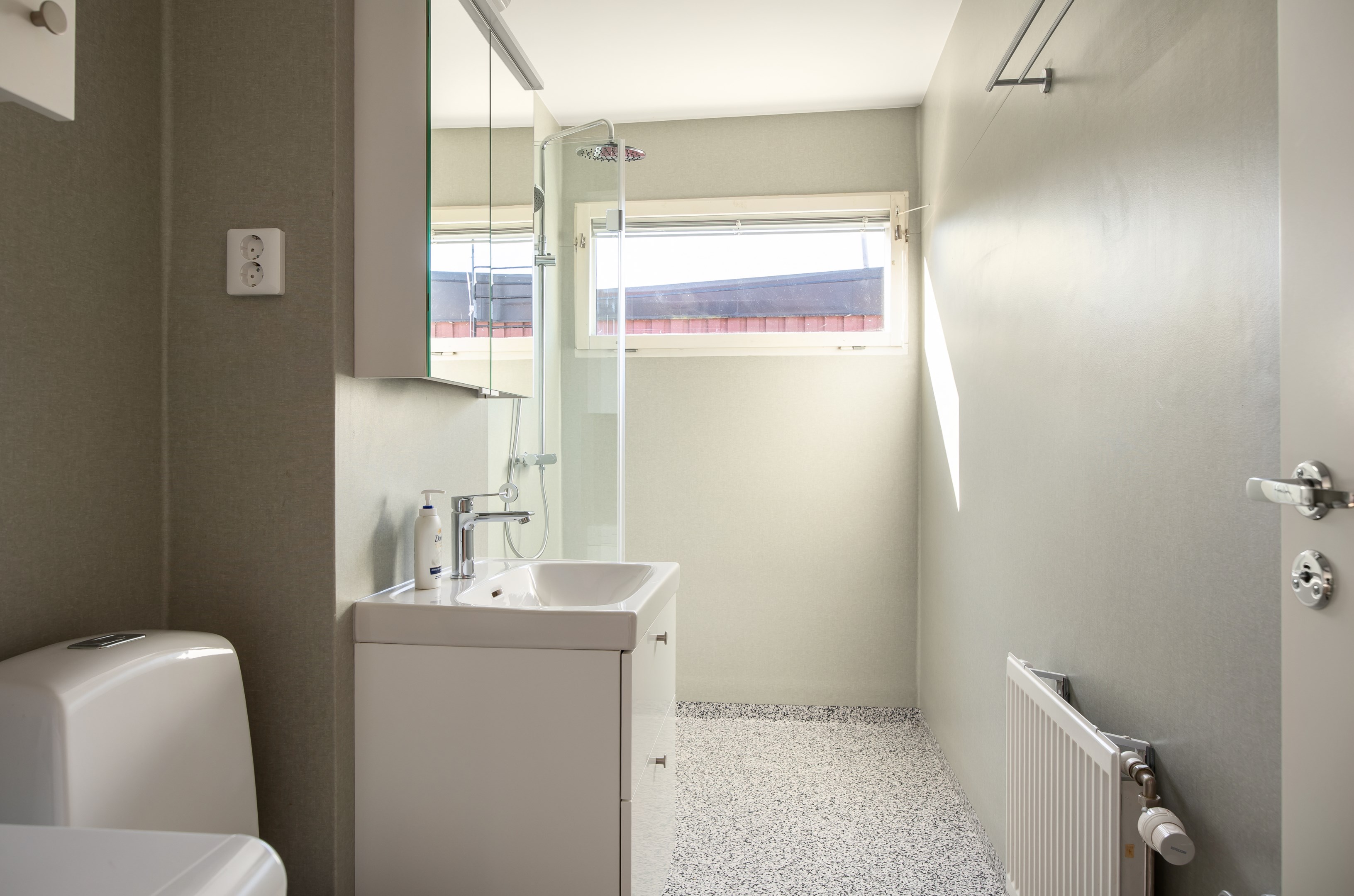 Bostadsbild från Ljuskärrsvägen 7, 2tr, Till salu i Ljuskärrsberget - Saltsjöbaden, Nacka