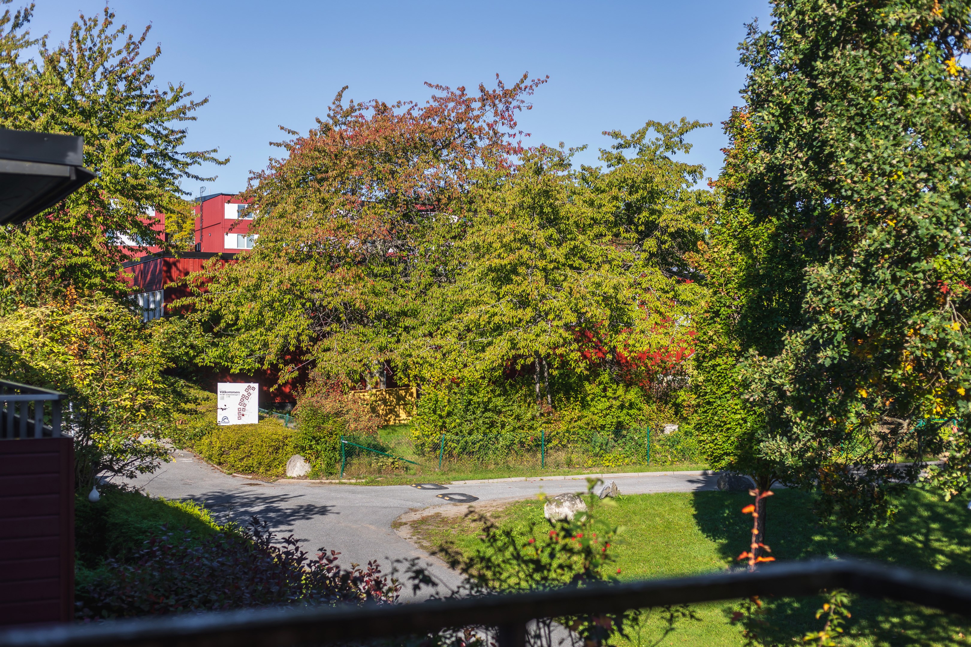 Bostadsbild från Ljuskärrsvägen 7, 2tr, Till salu i Ljuskärrsberget - Saltsjöbaden, Nacka