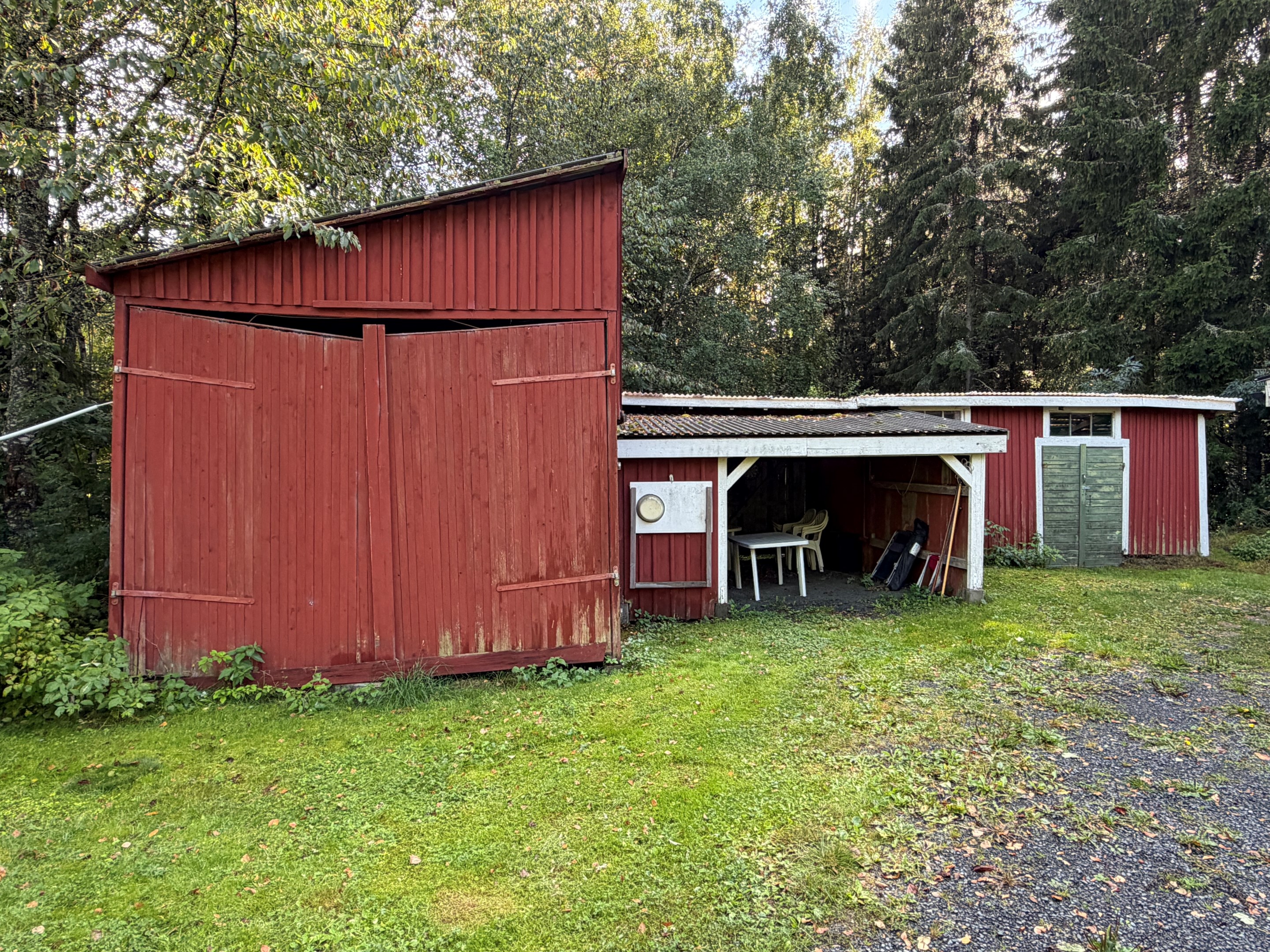Husvagnsgarage, carport, förråd