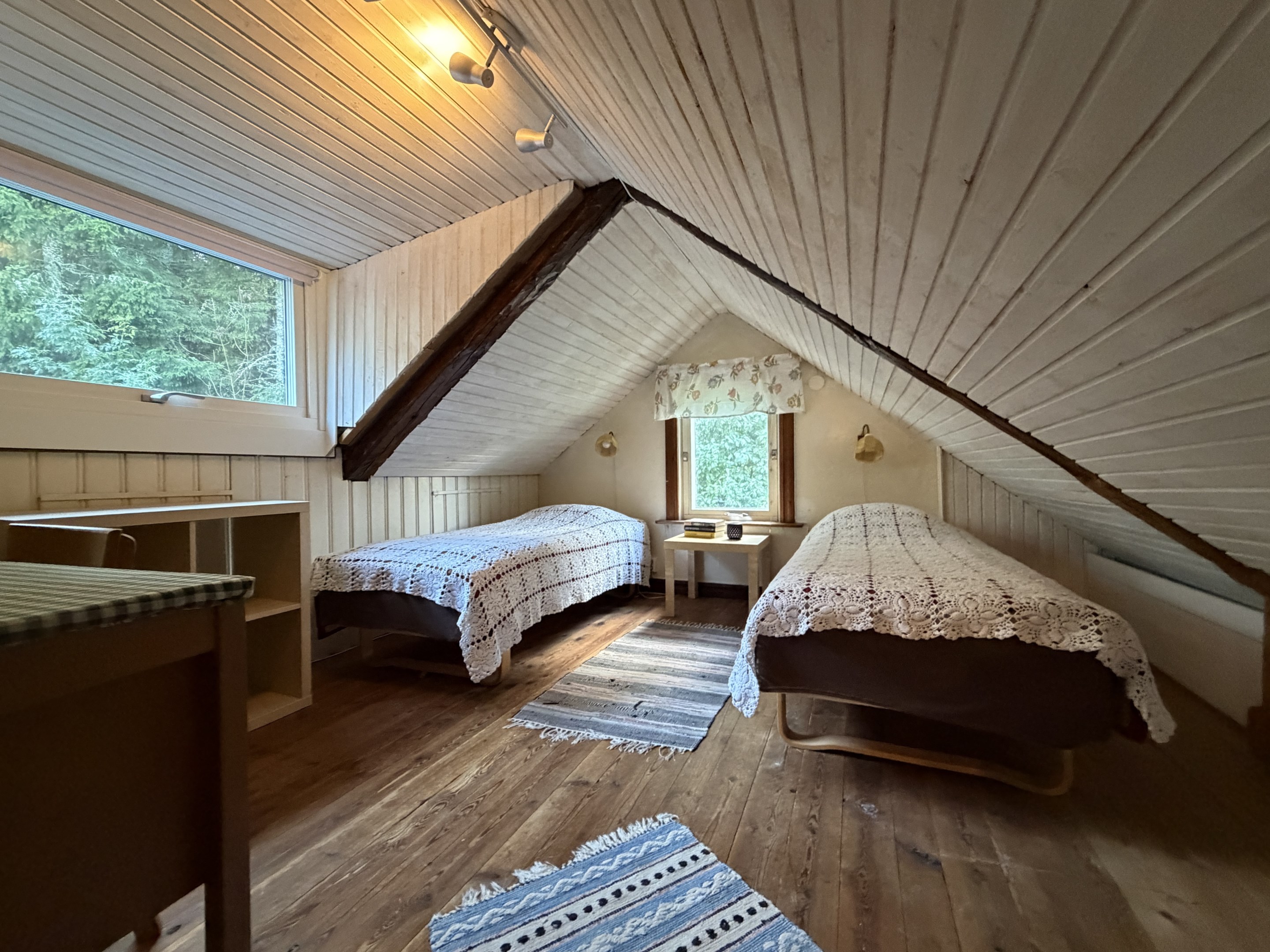 Härligt inrett loft med gott om plats