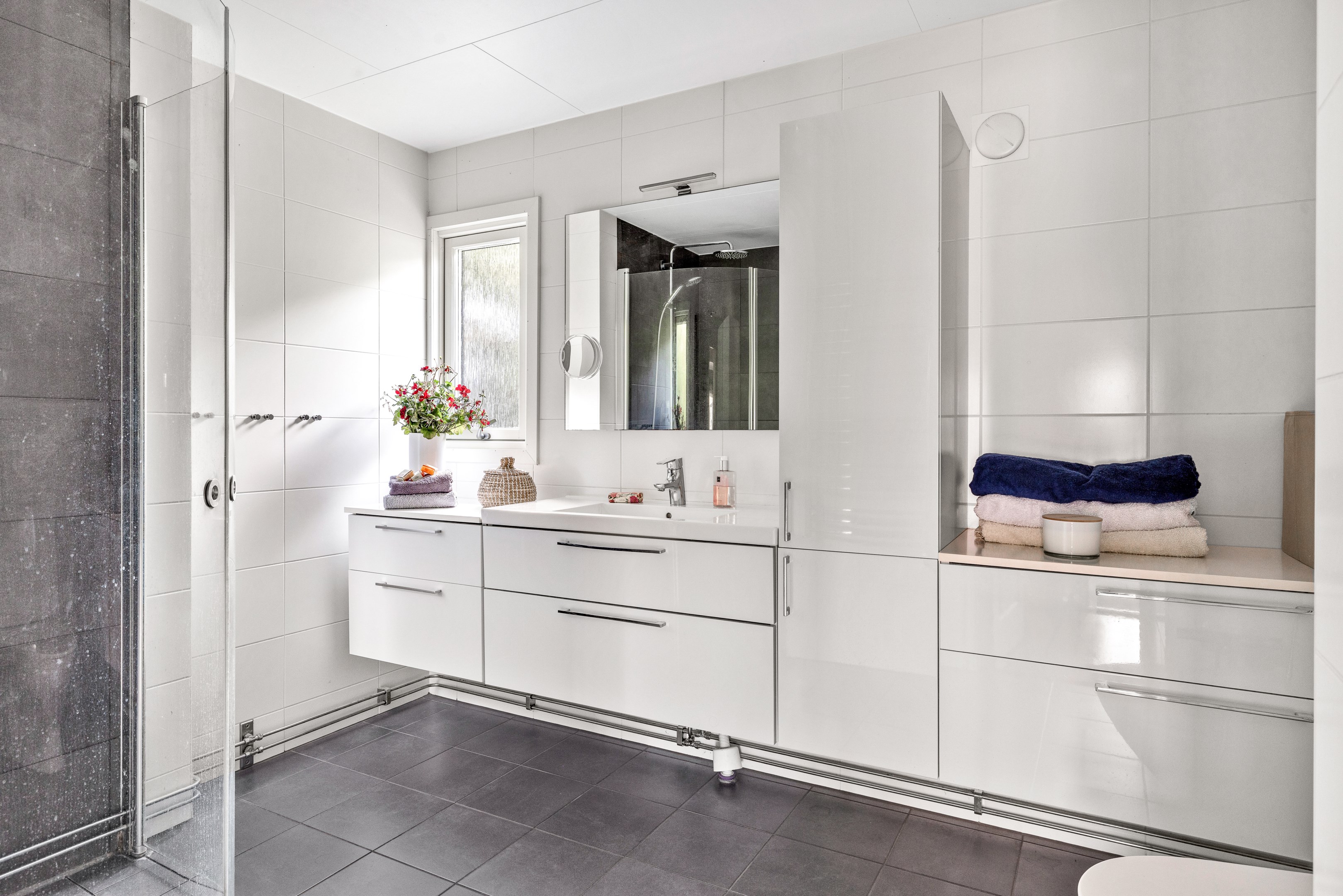 Bostadsbild från Bertilsvägen 24, Till salu i Berthåga, Uppsala
