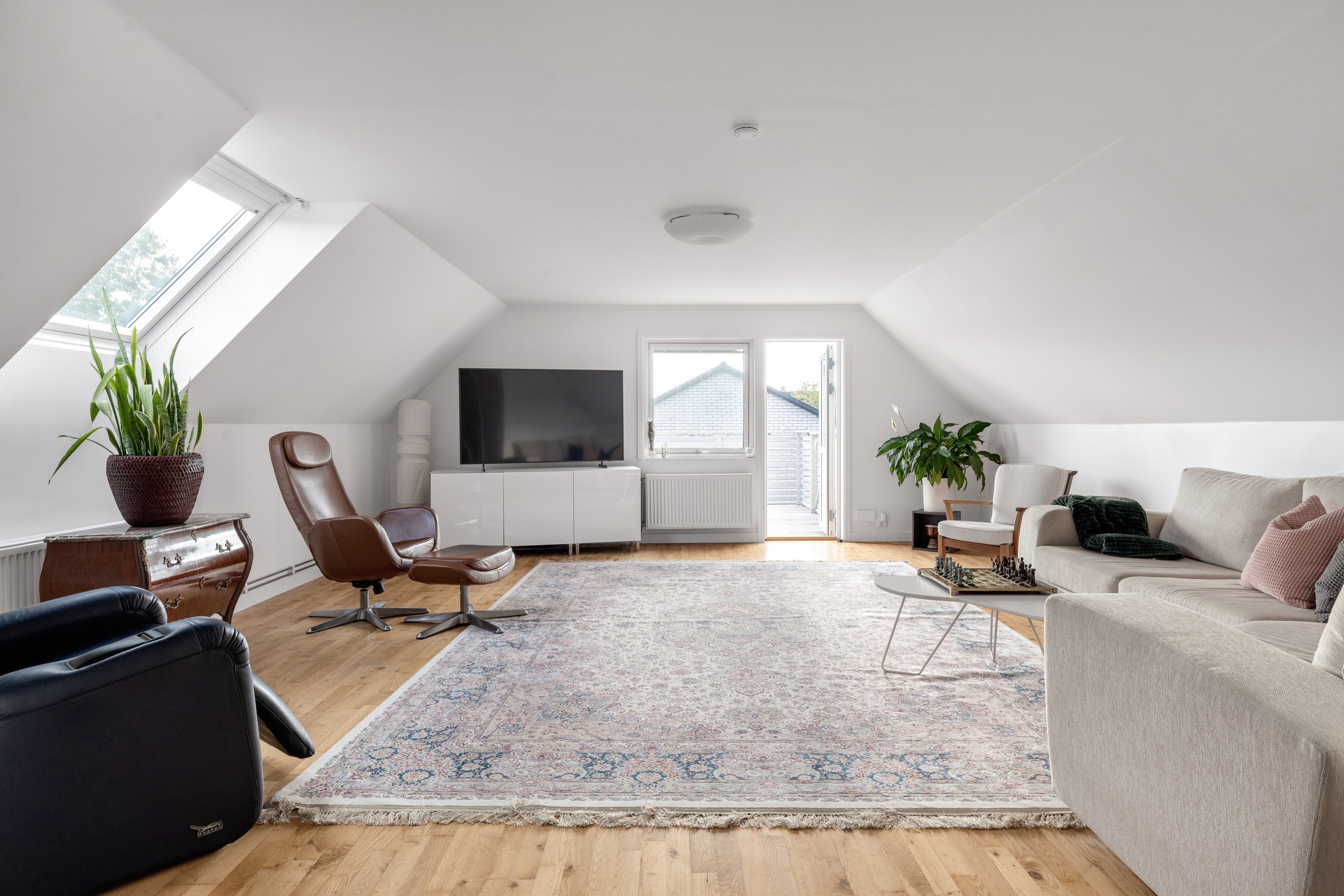 Bostadsbild från Bertilsvägen 24, Till salu i Berthåga, Uppsala