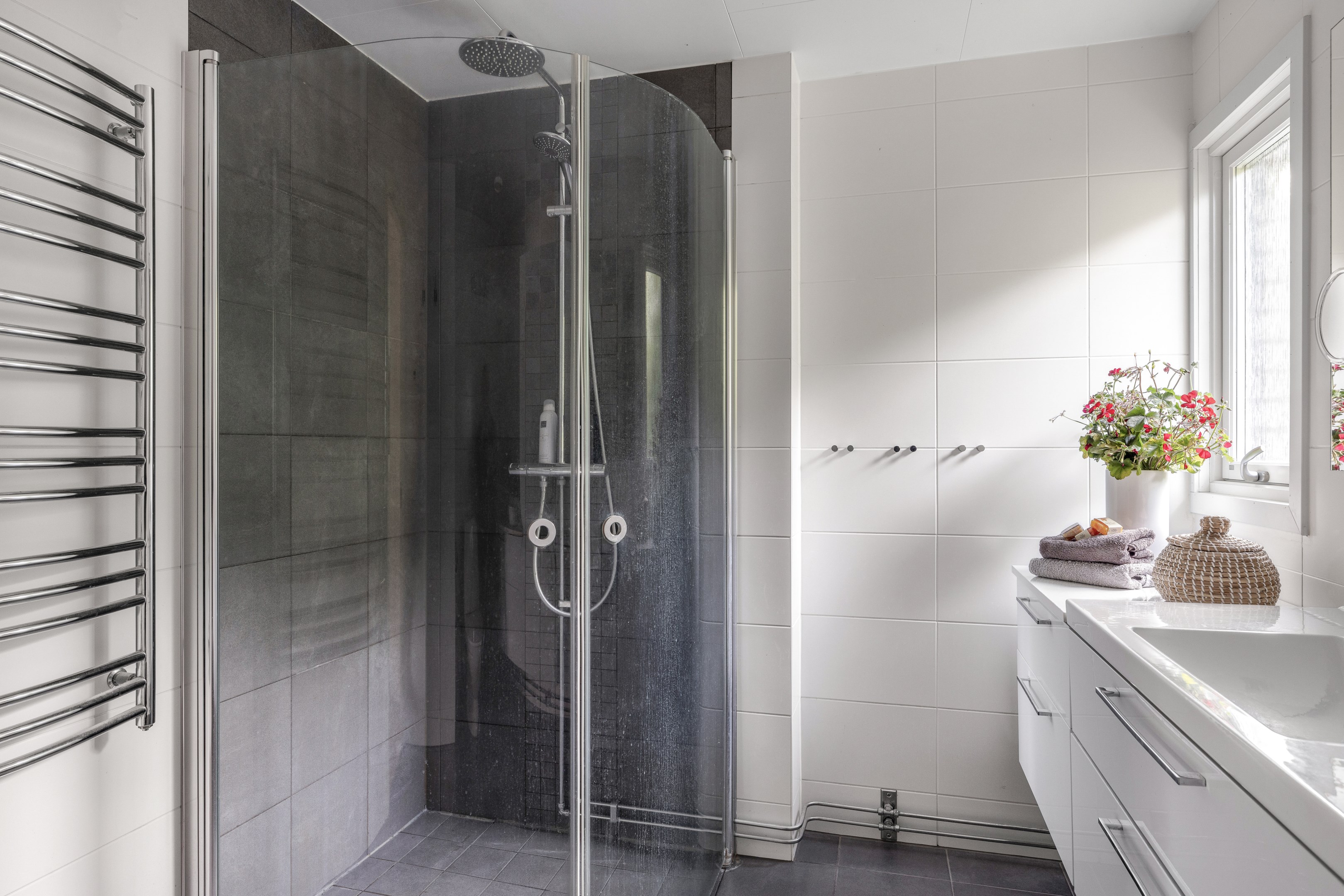 Bostadsbild från Bertilsvägen 24, Till salu i Berthåga, Uppsala
