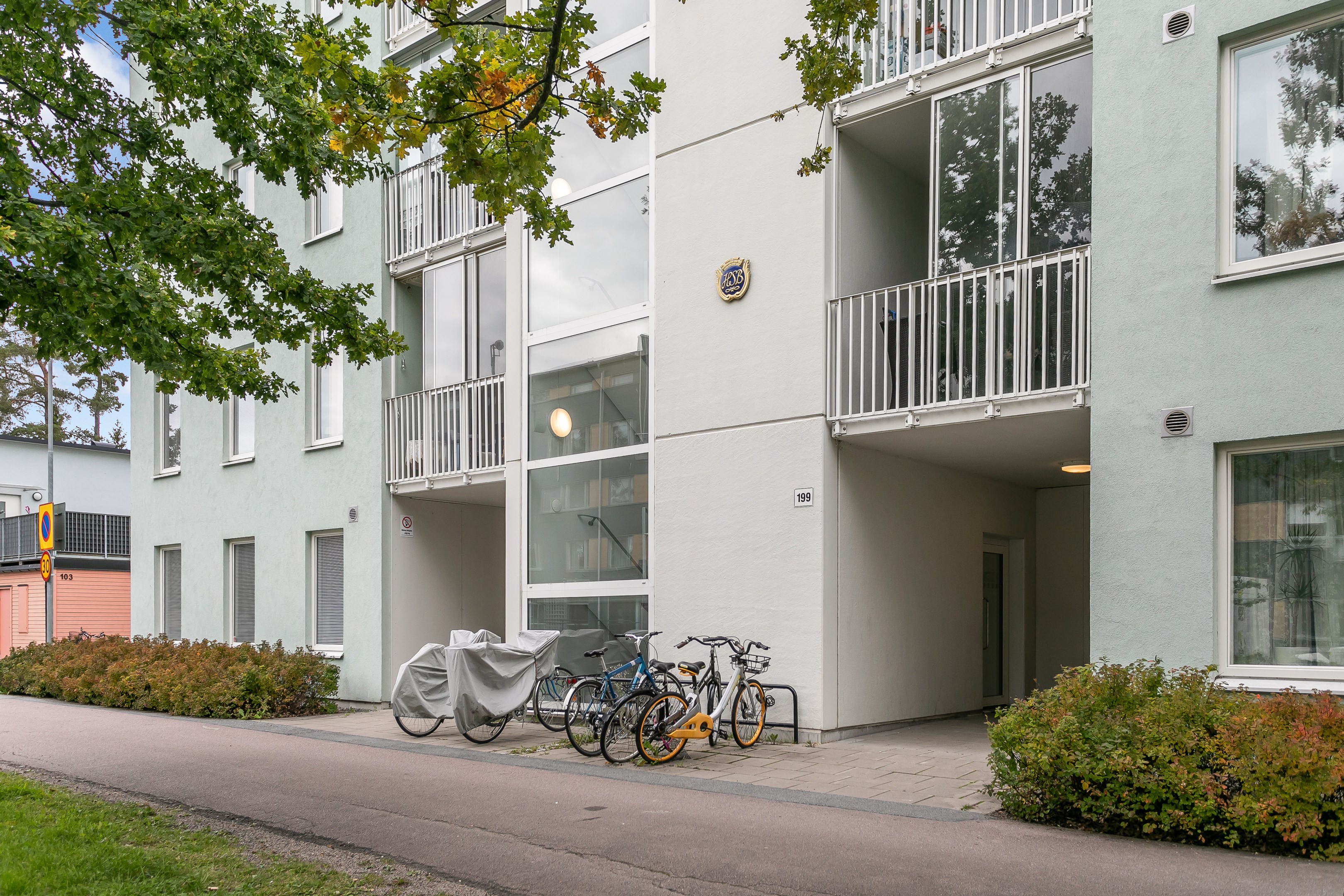 Bostadsbild från Herrhagsvägen 195, Till salu i Herrhagen, Uppsala