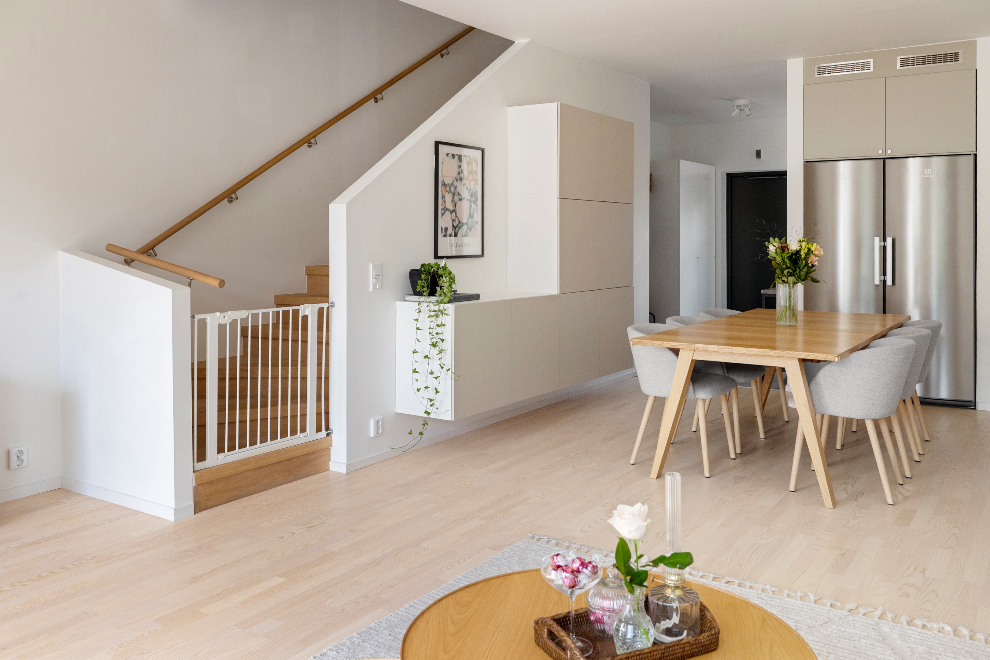 Bostadsbild från Gyllenstiernas allé 119, Till salu i Steninge slottsby, Sigtuna