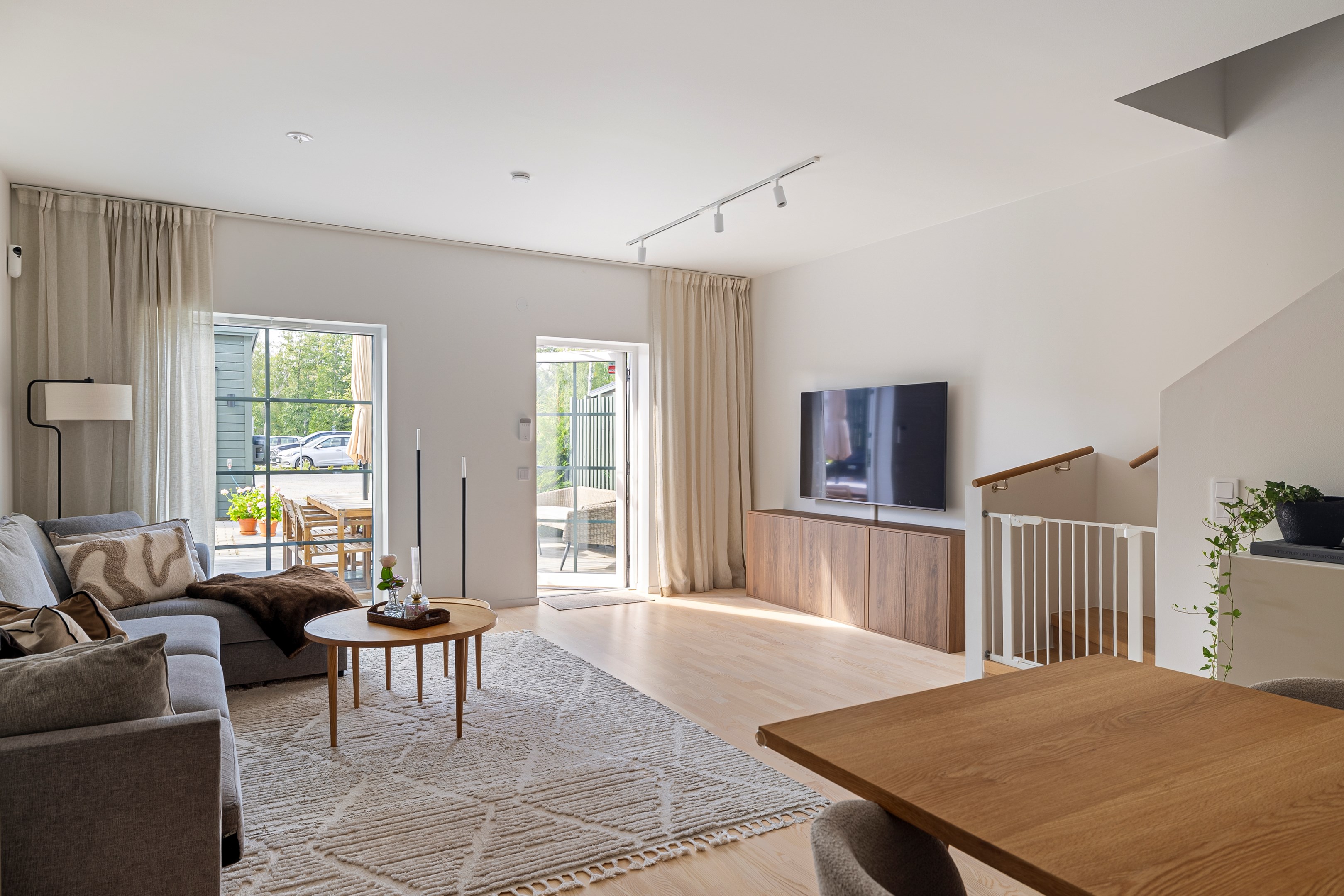 Bostadsbild från Gyllenstiernas allé 119, Till salu i Steninge slottsby, Sigtuna