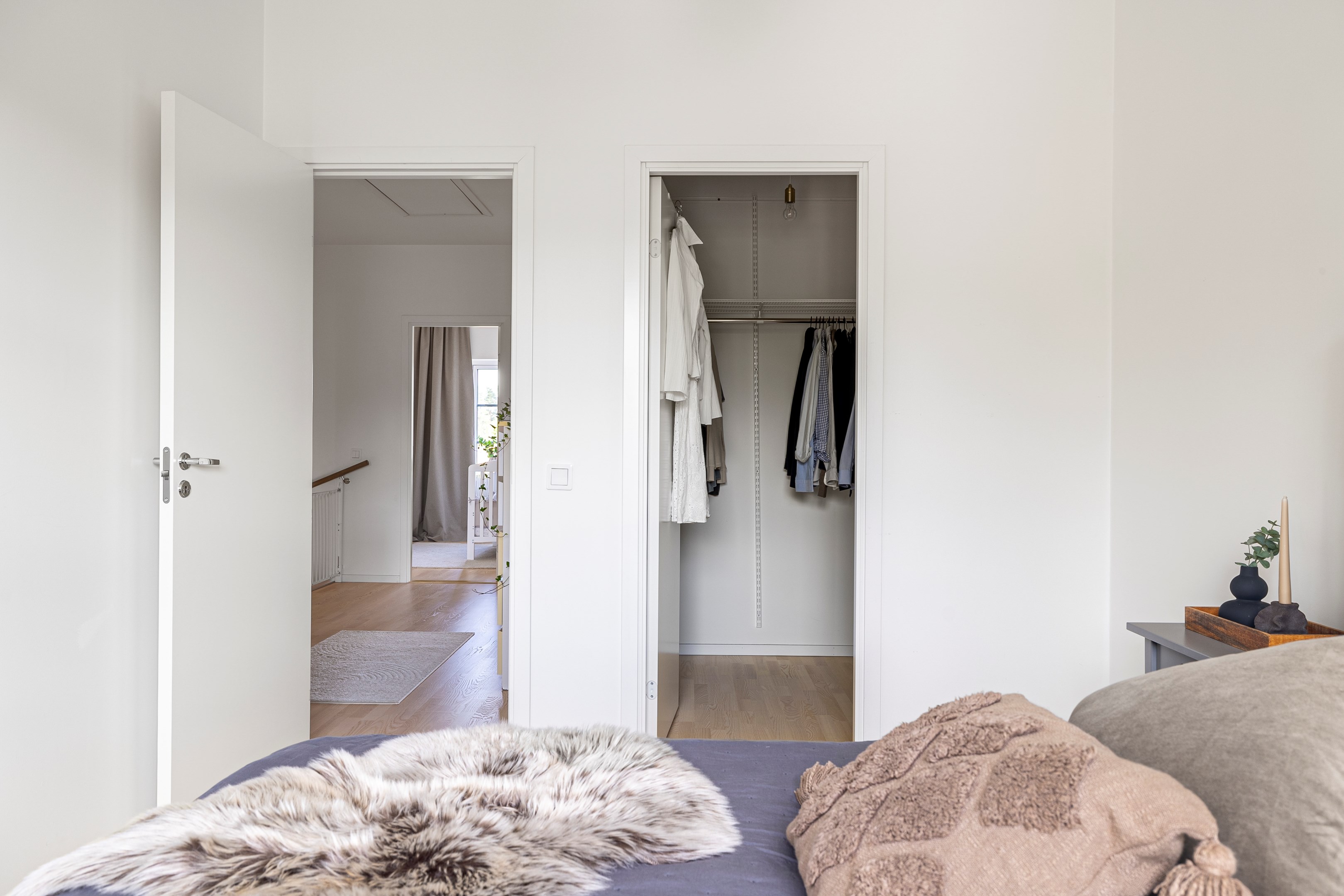 Bostadsbild från Gyllenstiernas allé 119, Till salu i Steninge slottsby, Sigtuna