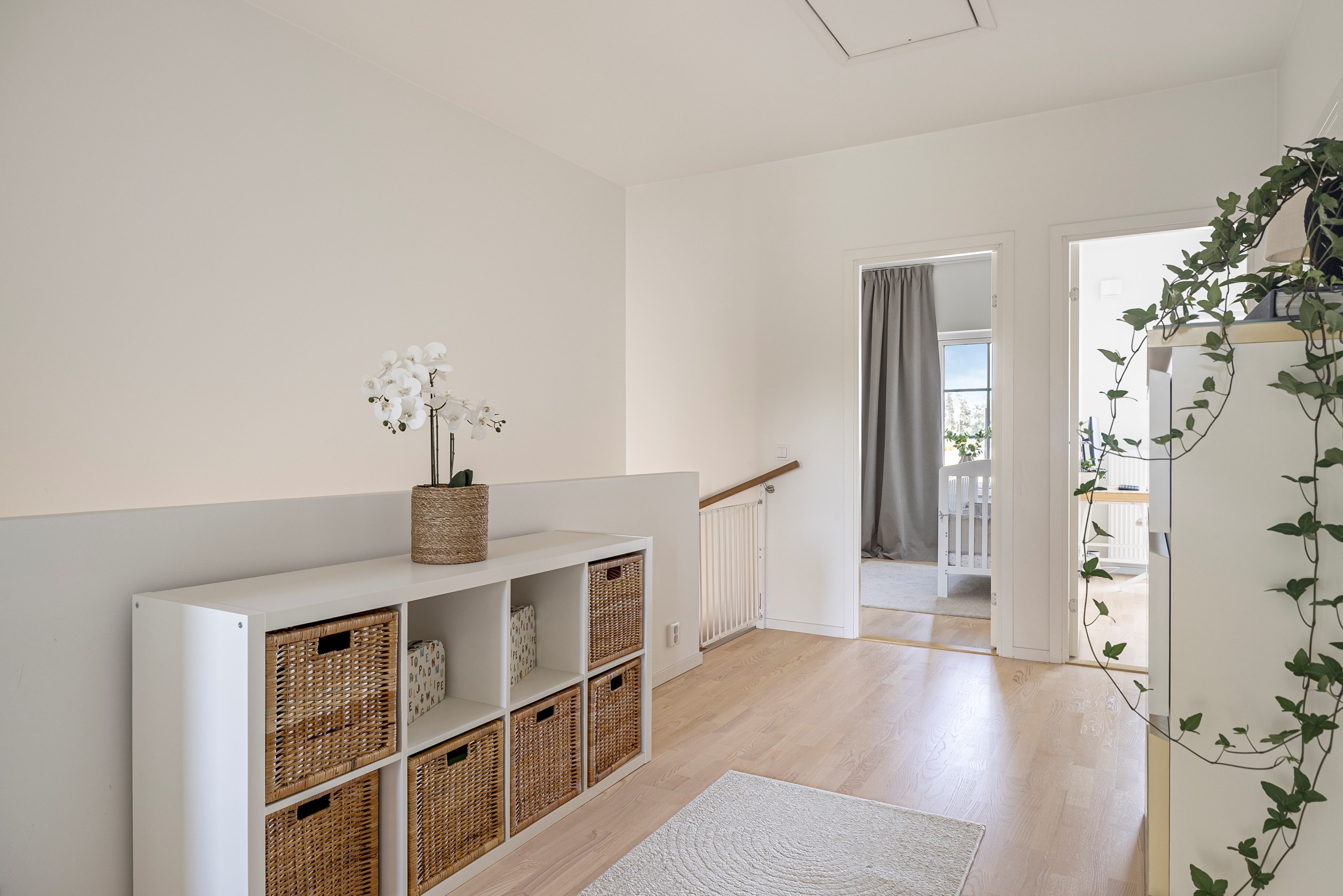 Bostadsbild från Gyllenstiernas allé 119, Till salu i Steninge slottsby, Sigtuna