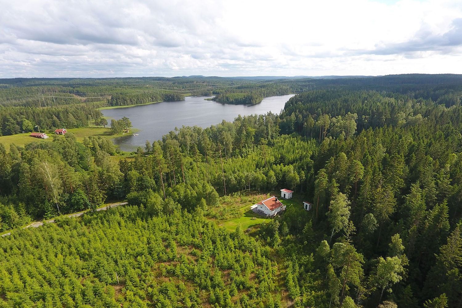 Huset med Ösjön i bakgrunden