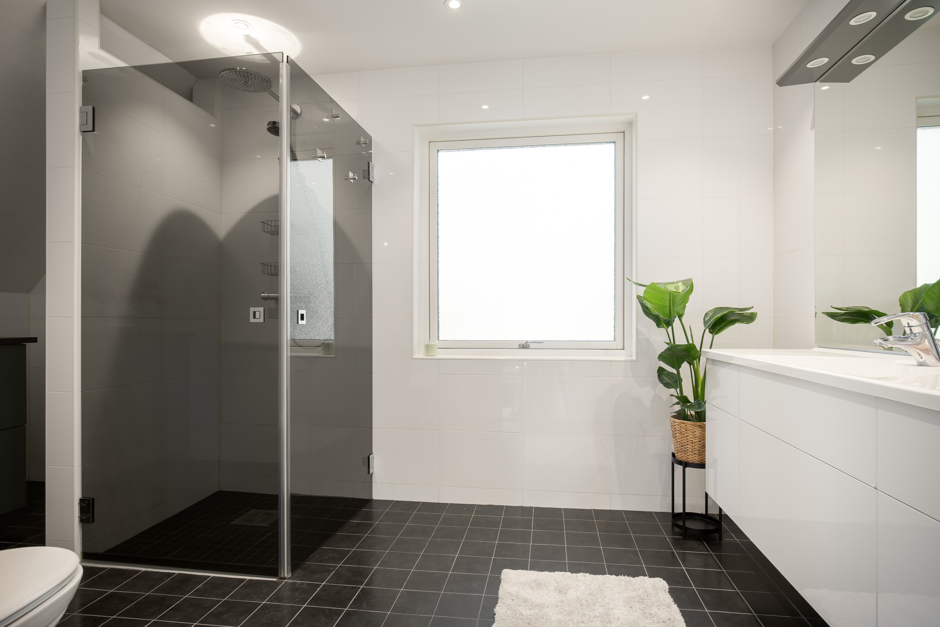 Bostadsbild från Solstigen 18, Till salu i Skuru, Nacka