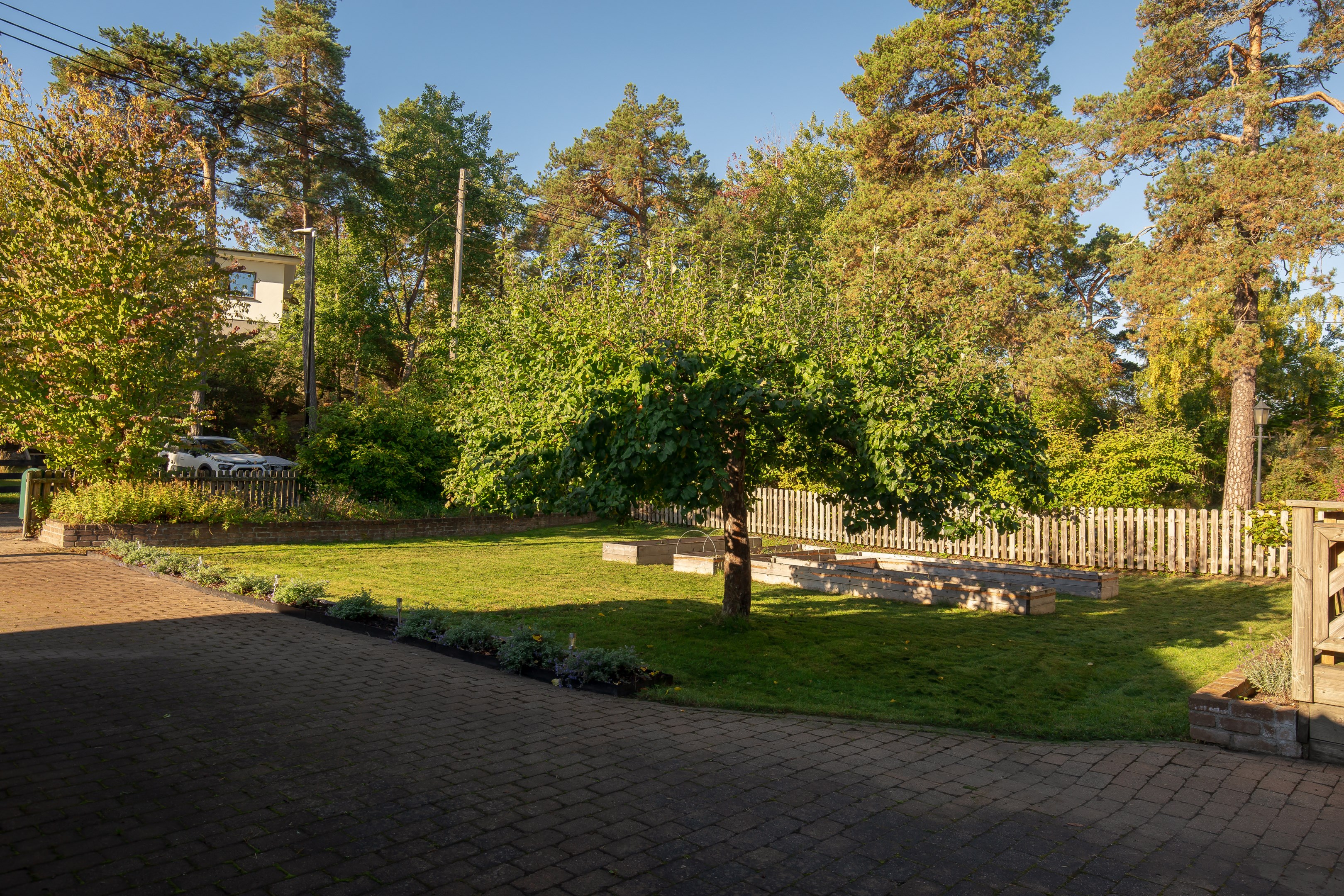 Bostadsbild från Solstigen 18, Till salu i Skuru, Nacka