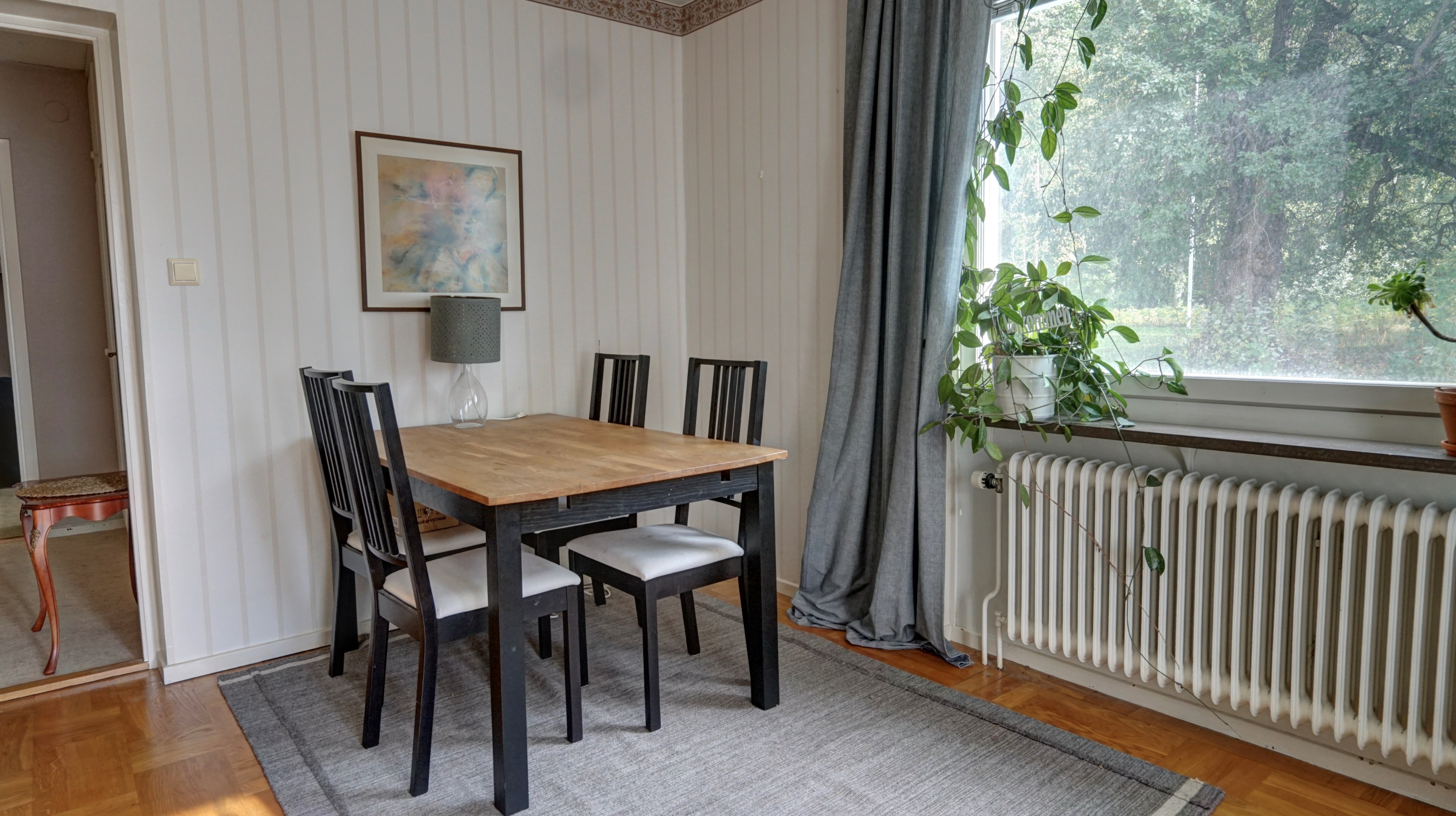 Matplats i vardagsrum