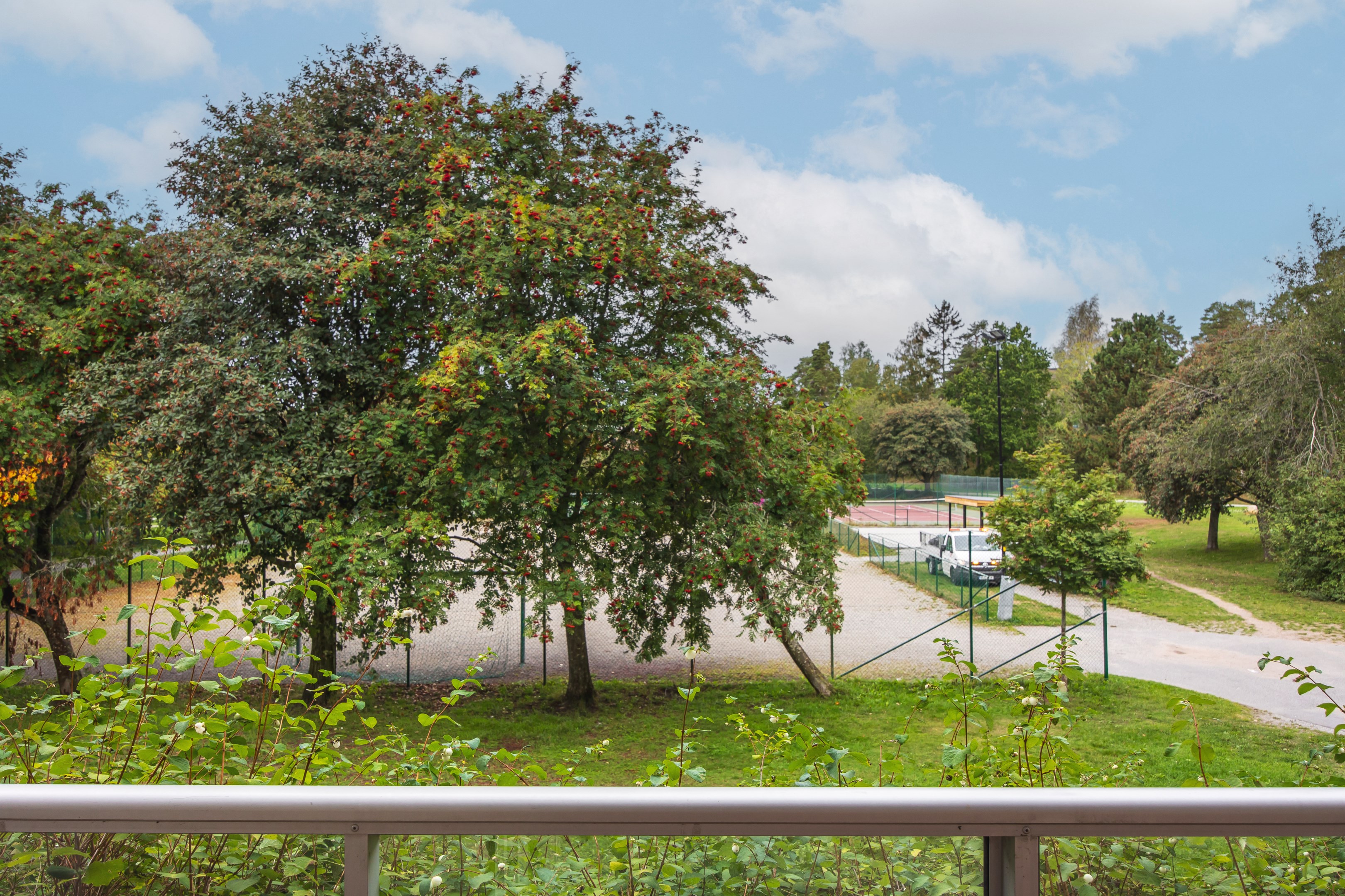 Bostadsbild från Utövägen 28, Till salu i Västra Orminge, Nacka