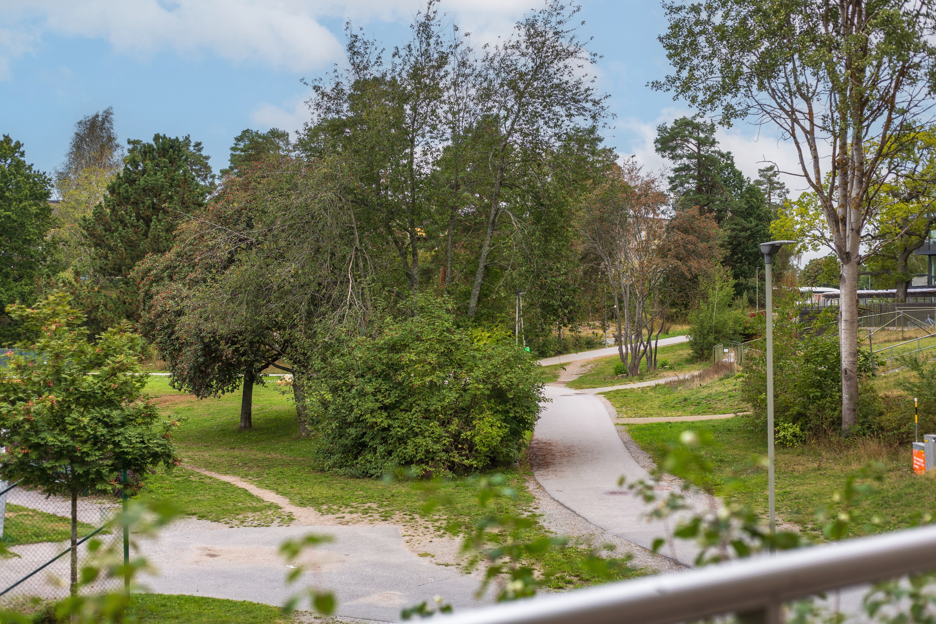 Bostadsbild från Utövägen 28, Till salu i Västra Orminge, Nacka