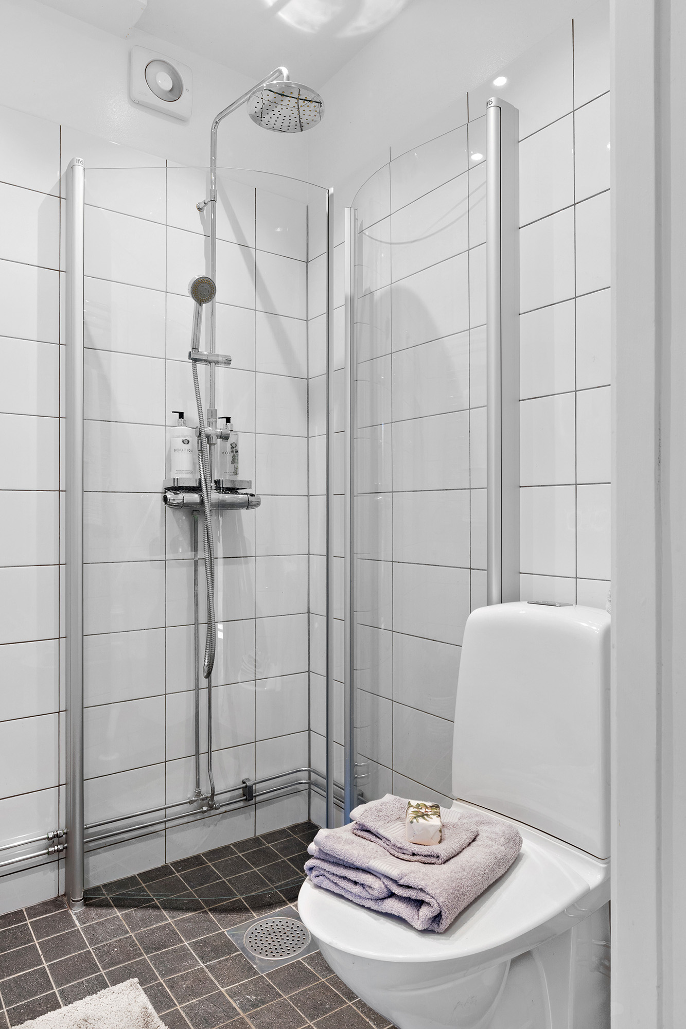 Bostadsbild från Mellanbergsvägen 2, Till salu i Tollare, Nacka