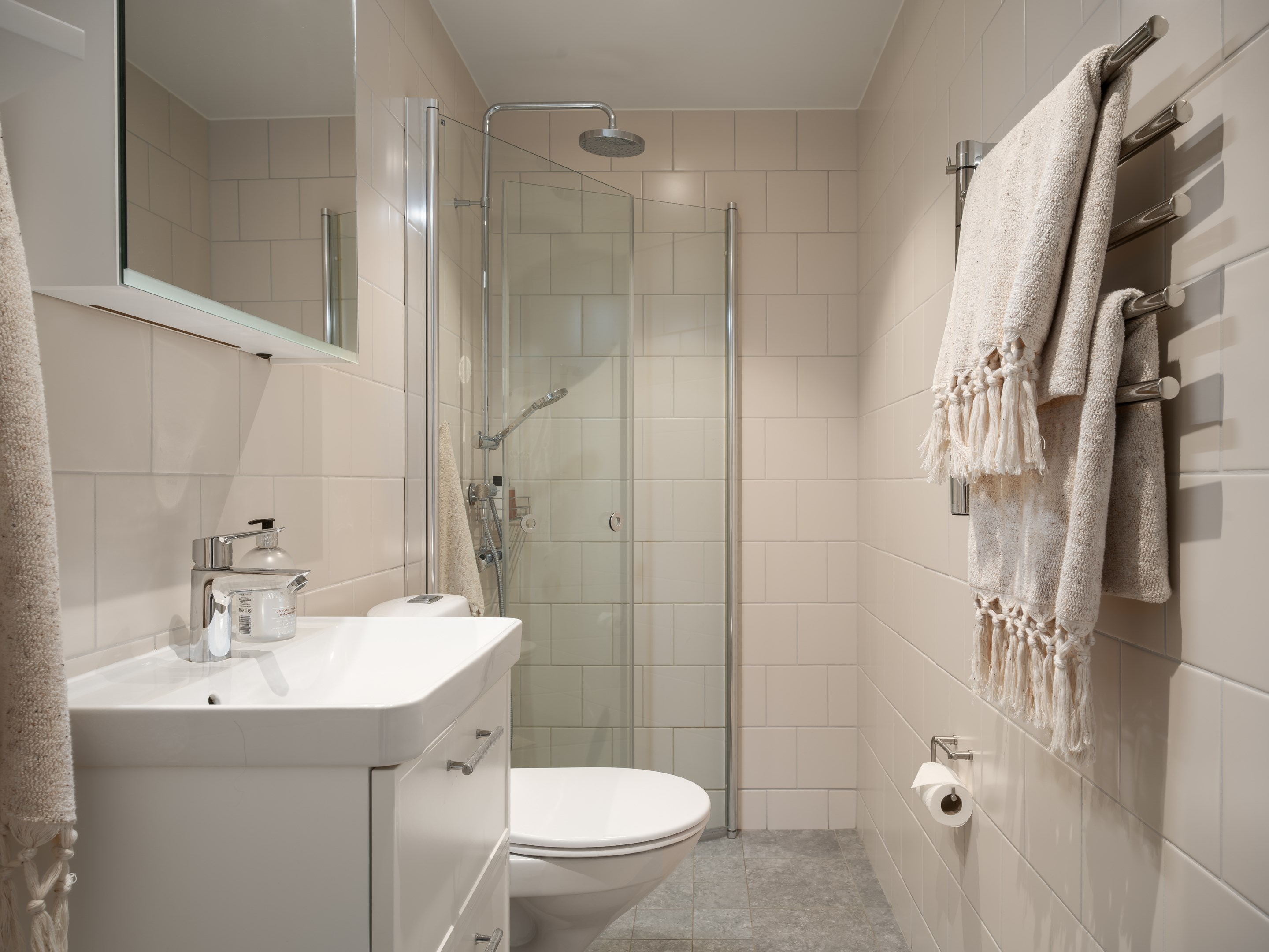 Bostadsbild från Finnboda kajväg 10, Till salu i Finnboda Hamn, Nacka