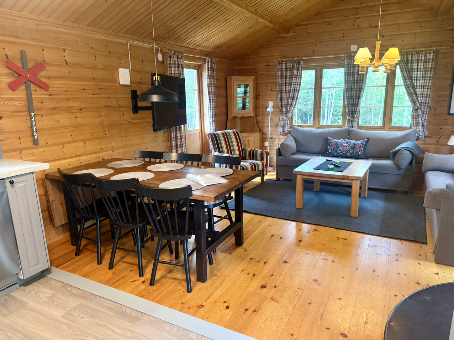 Allrum från kök o hall