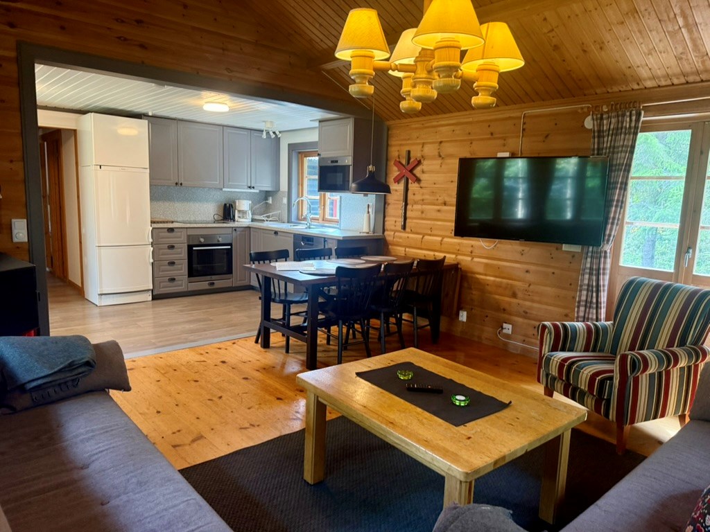 Storstuga mot kök, bild från hus 2
