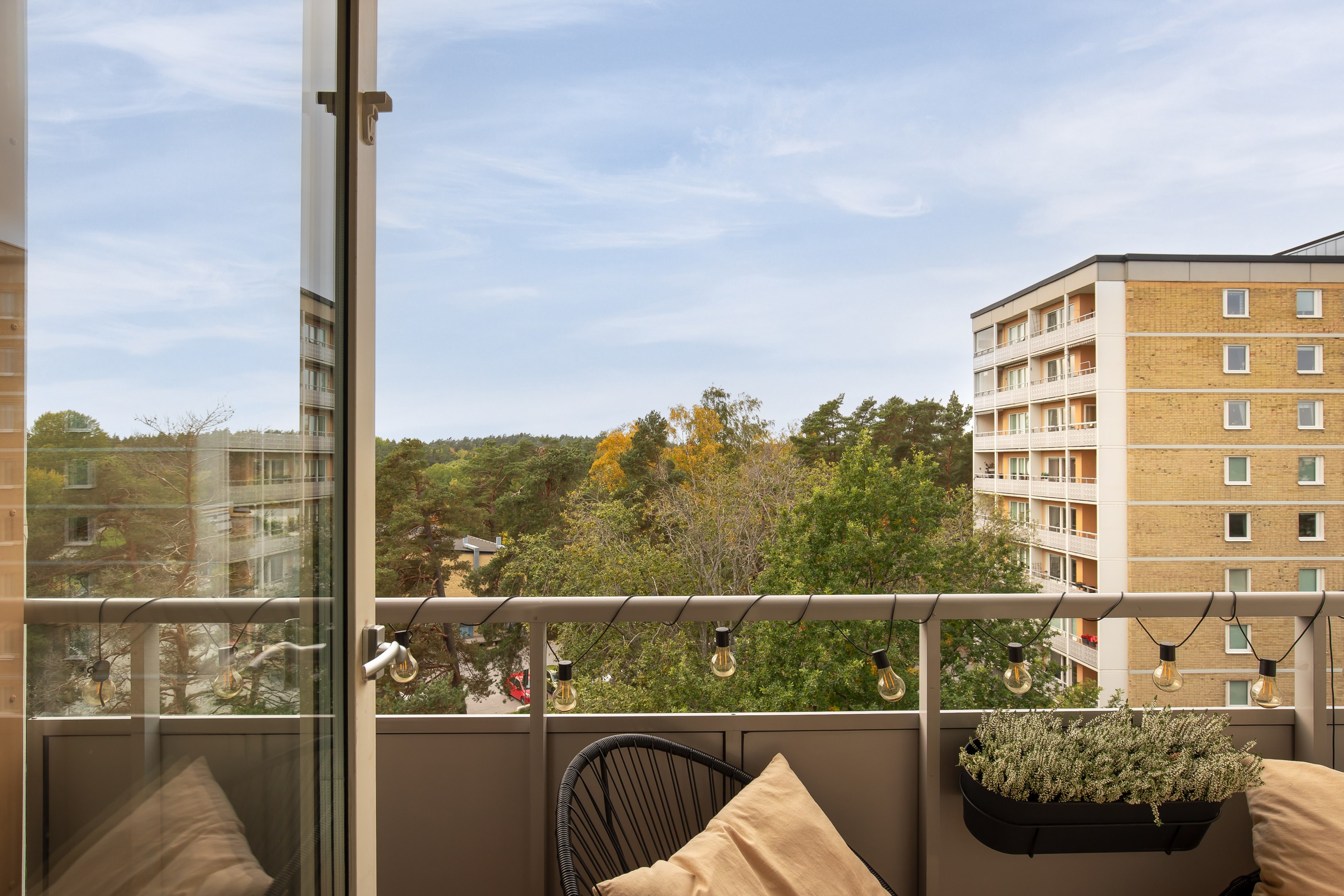 Bostadsbild från Oxelvägen 37, Till salu i Älta, Nacka
