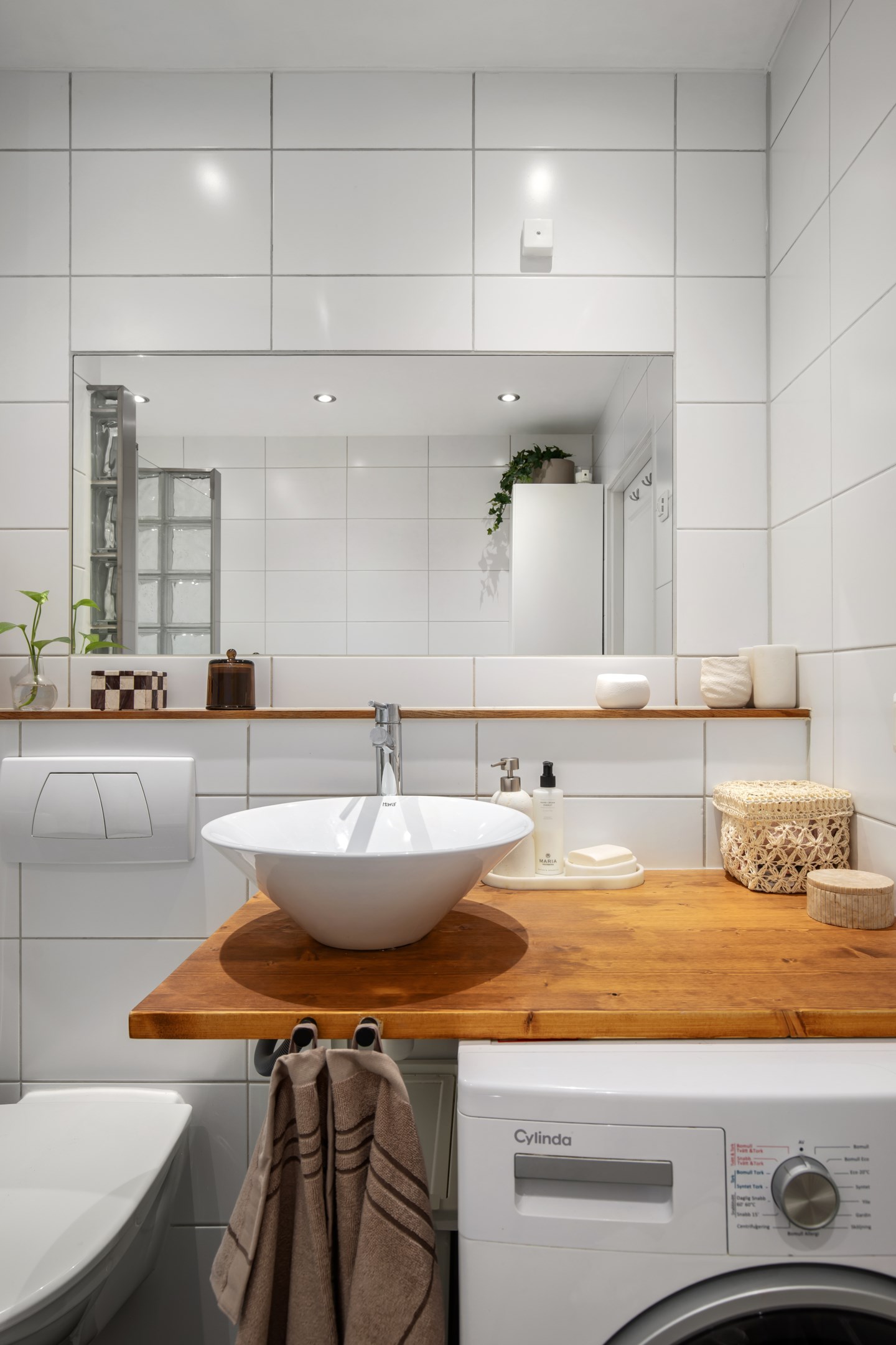 Bostadsbild från Järla Gårdsväg 33, Kommande i Järla sjö, Nacka
