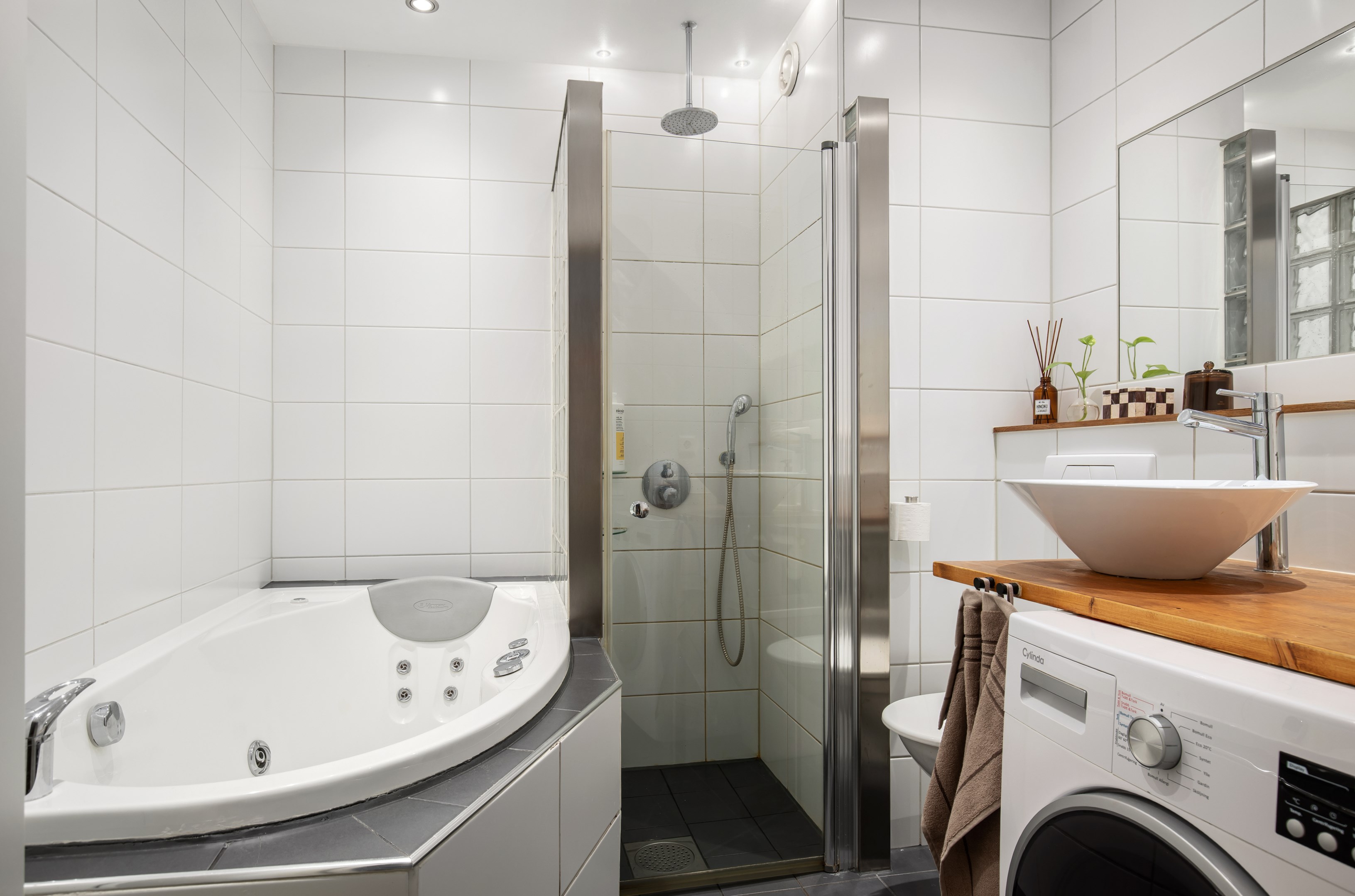 Bostadsbild från Järla Gårdsväg 33, Kommande i Järla sjö, Nacka