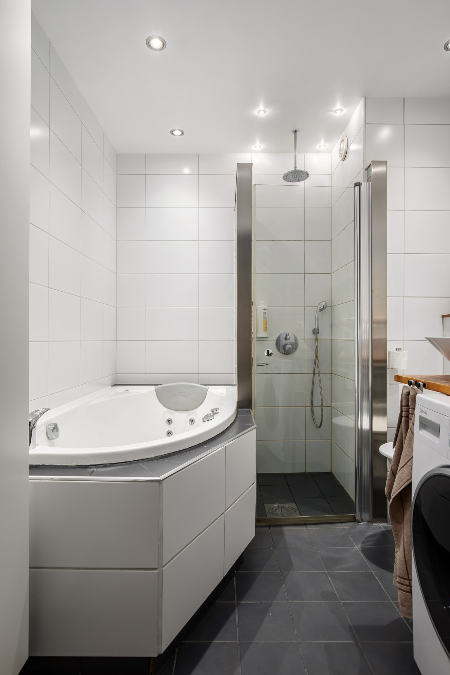 Bostadsbild från Järla Gårdsväg 33, Kommande i Järla sjö, Nacka