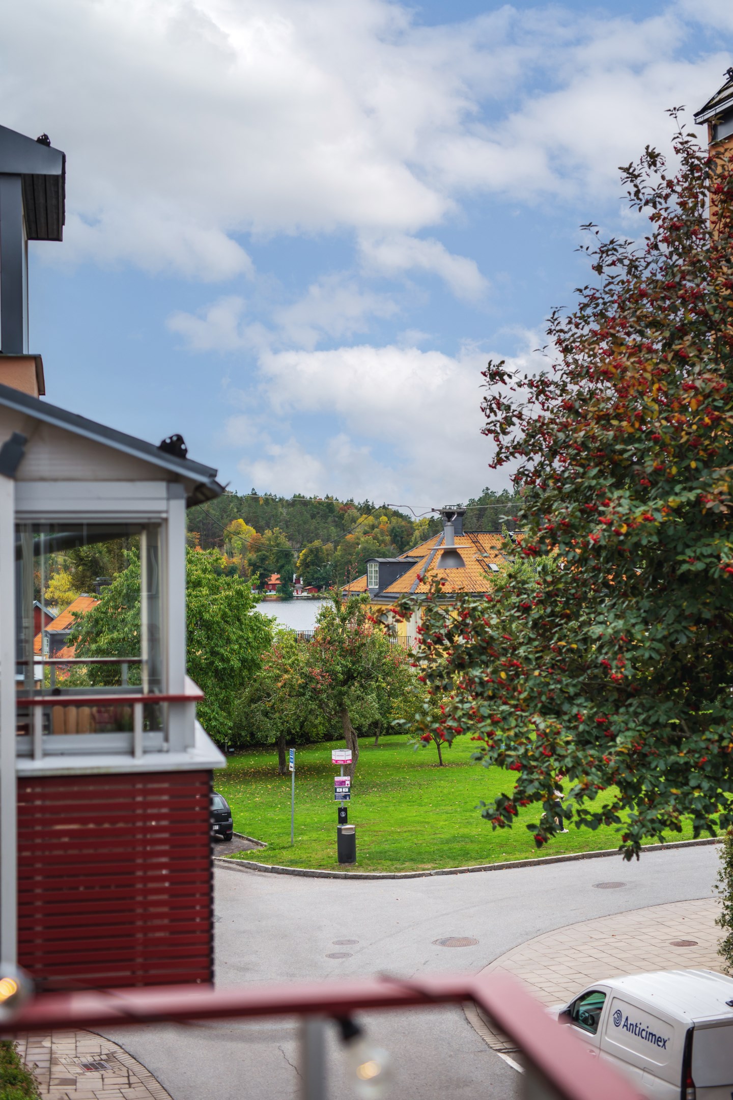 Bostadsbild från Järla Gårdsväg 33, Kommande i Järla sjö, Nacka