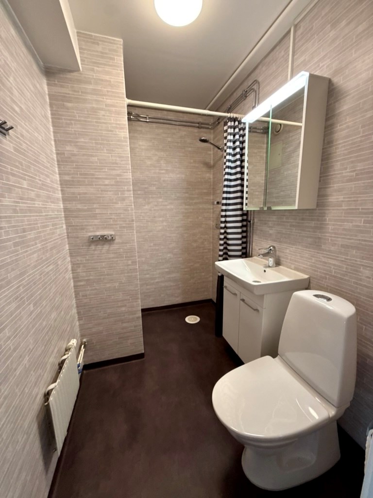Dusch rum wc övre plan exempelbild