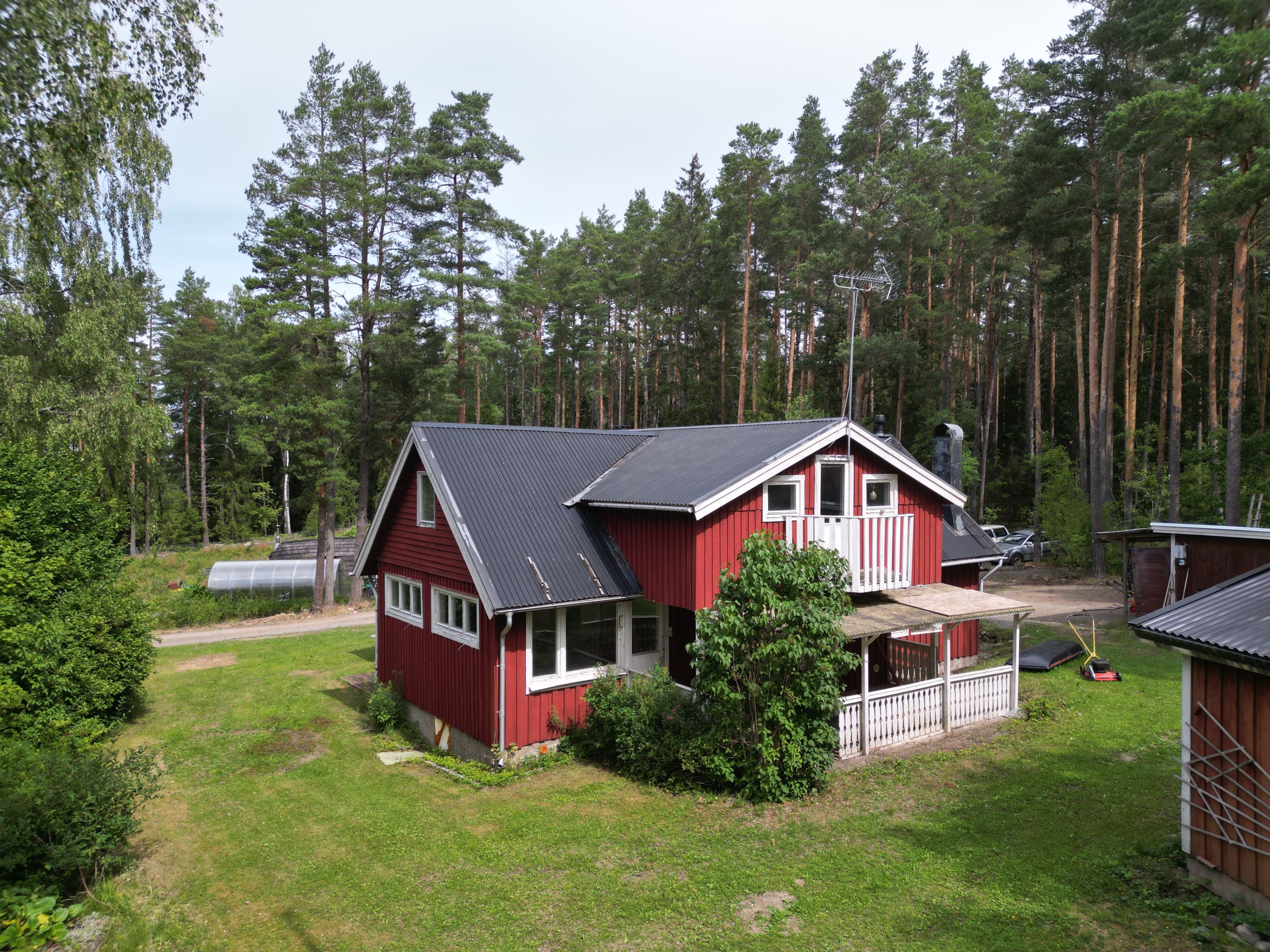 Bostadshuset (äldre sommarbild)
