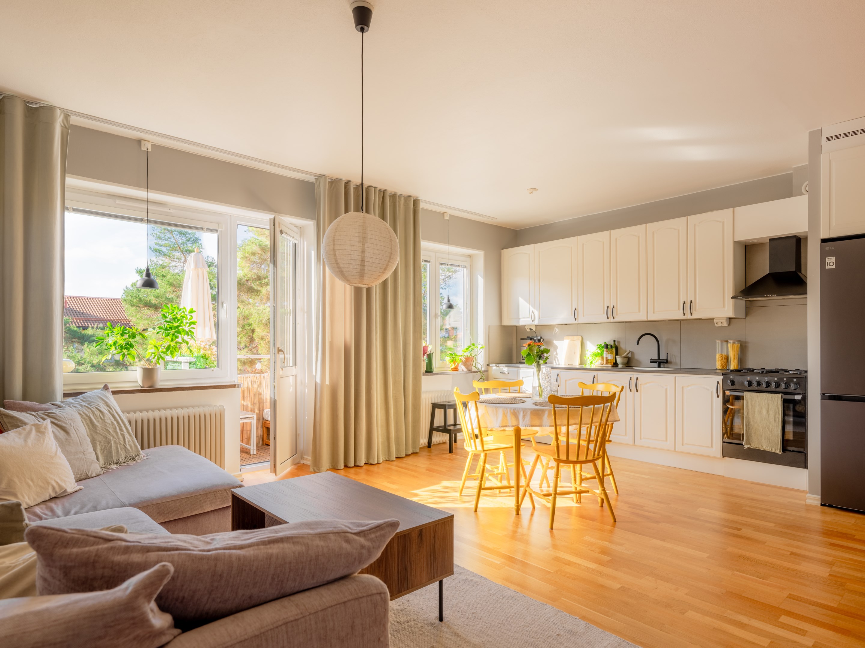 Bostadsbild från Sparbanksvägen 44, Såld i Hägerstensåsen, Stockholm