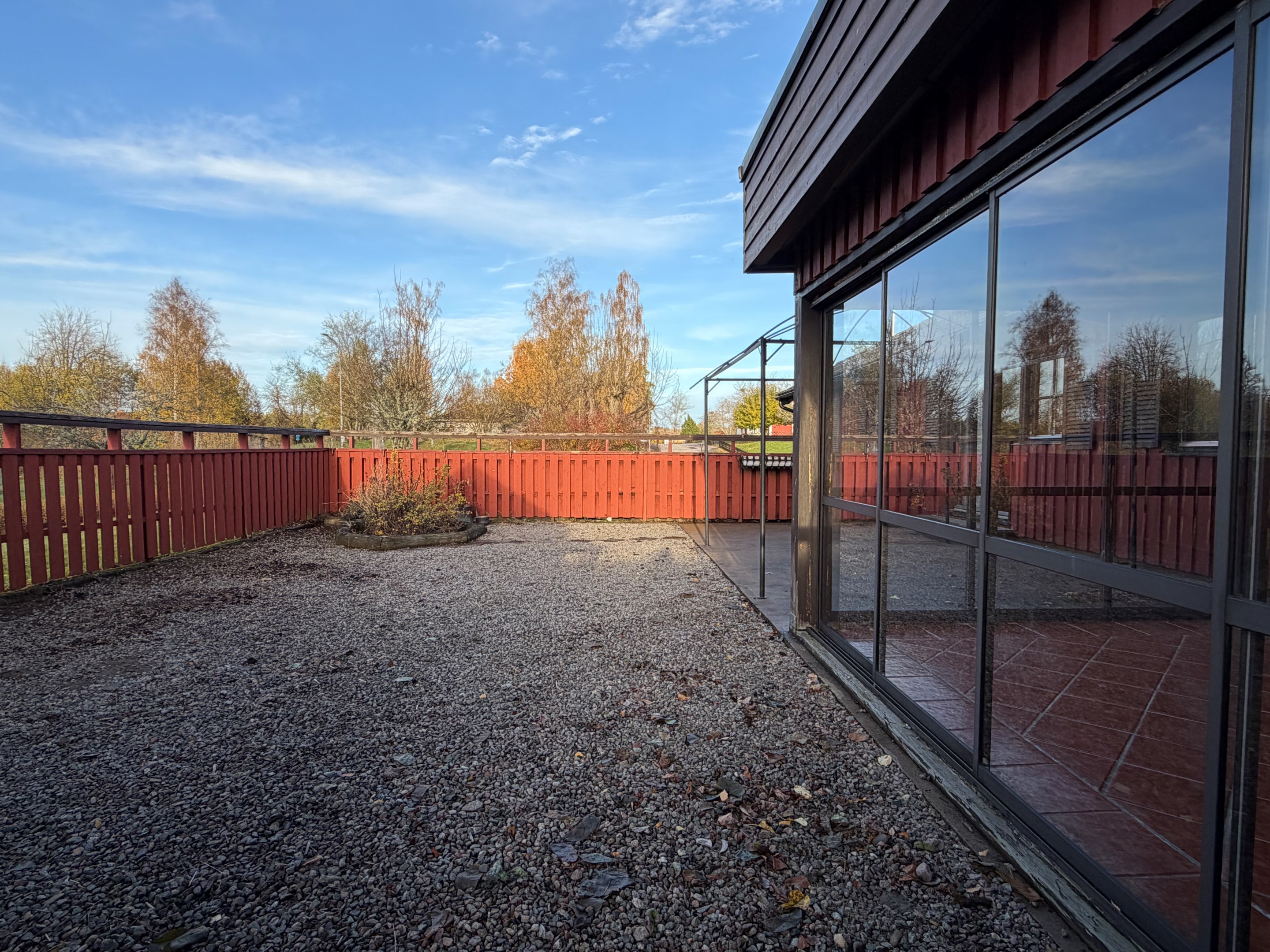 Baksidan med skyddad innergård