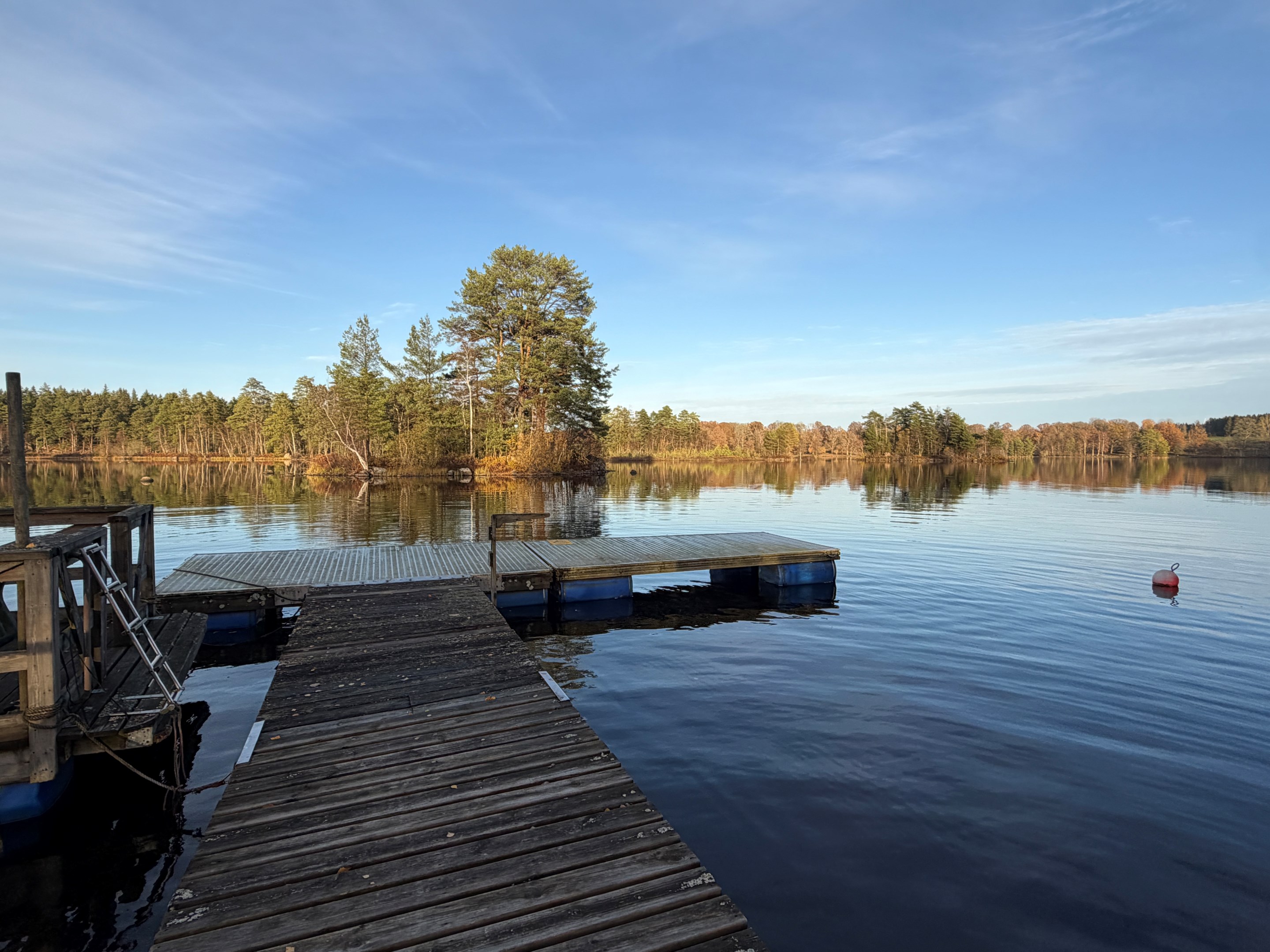 Så vackert! Bad-och båtplats finns..
