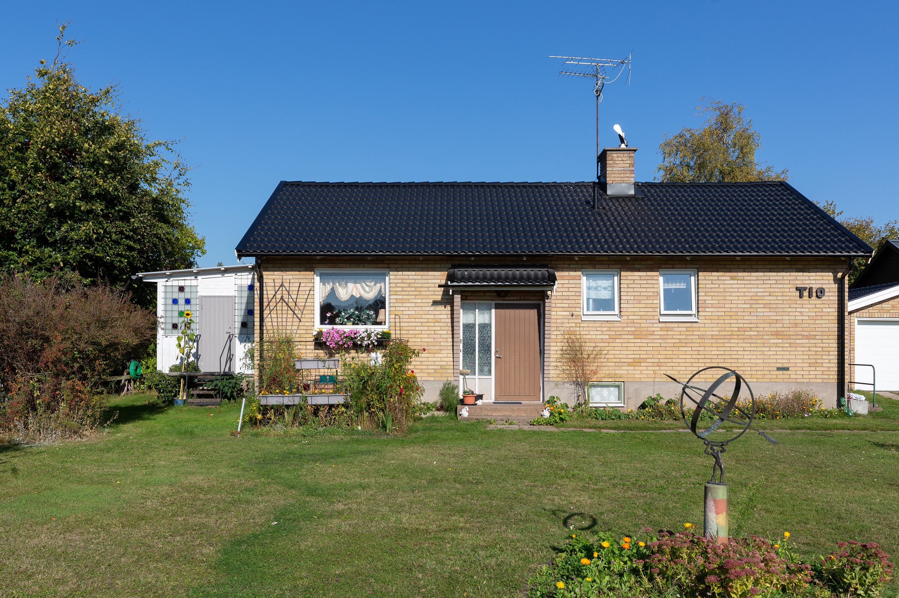 Framsida med entré