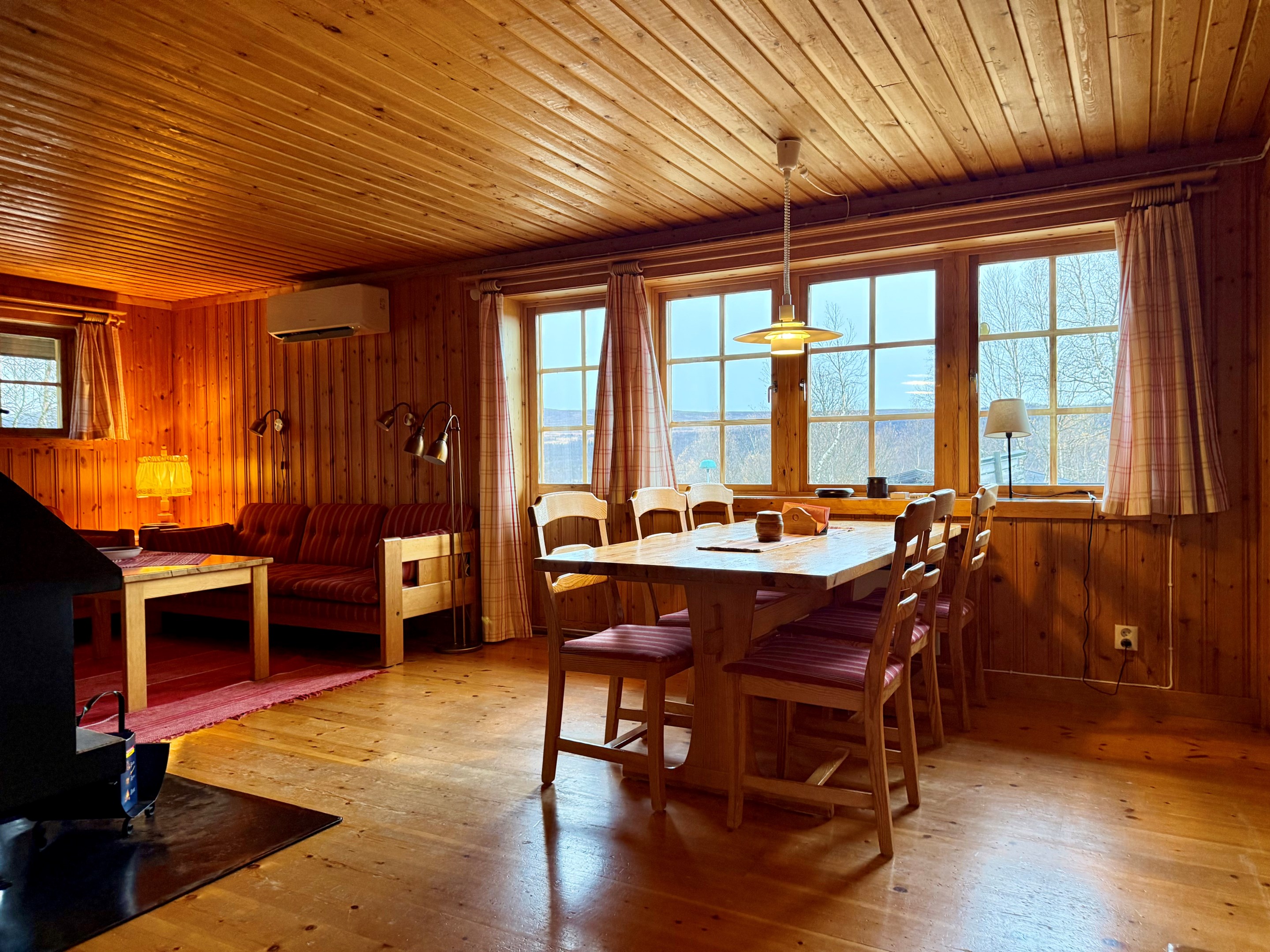 Matplats vid fönster exempelbild från liknande hustyp Fjällsippa