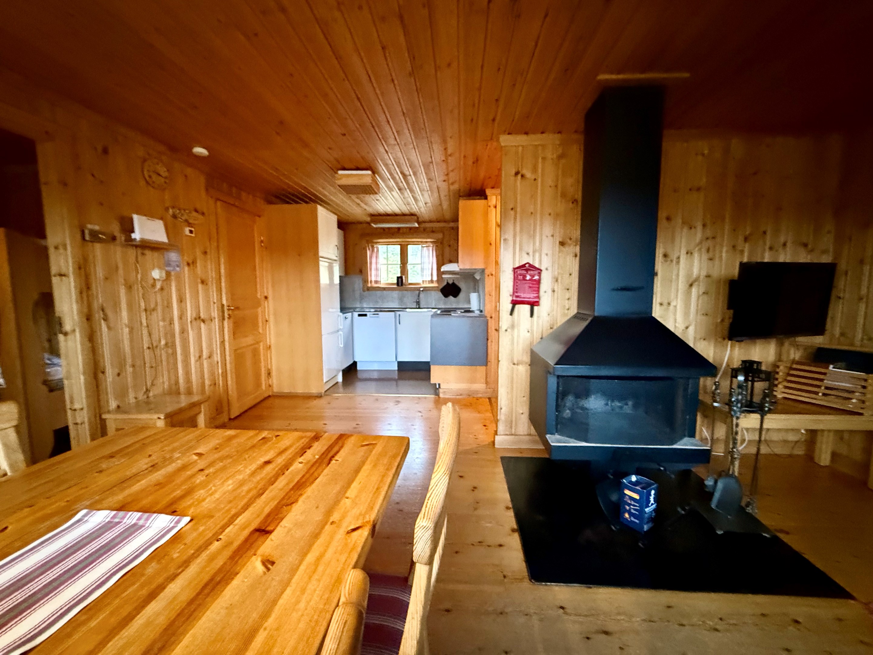 Matplats mot kök och eldstad exempelbild från liknande hustyp Fjällsippa
