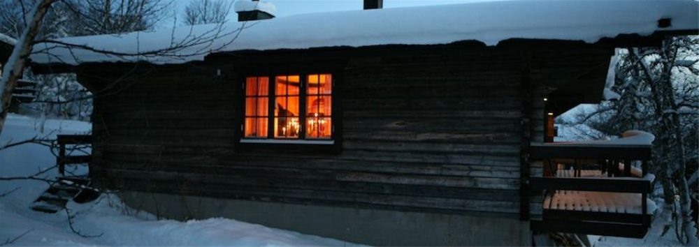 Egen riktig, fjällstuga i fulltimmer med sauna och eldstad